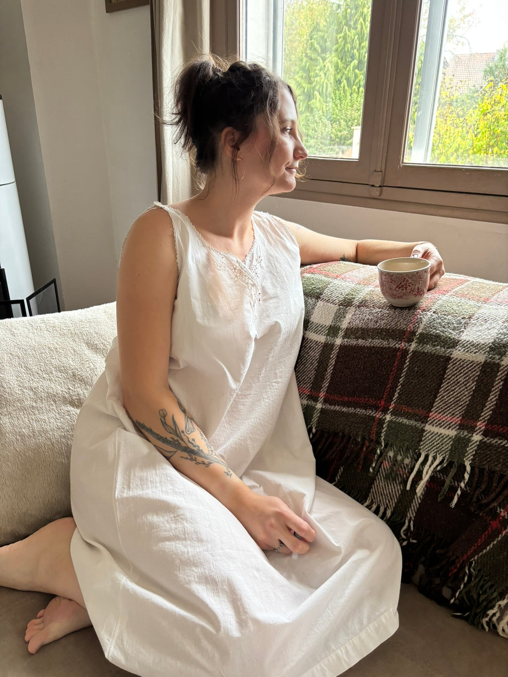 Chemise de nuit ancienne en coton blanc brodé – T.38 à 44 – Début XXe siècle