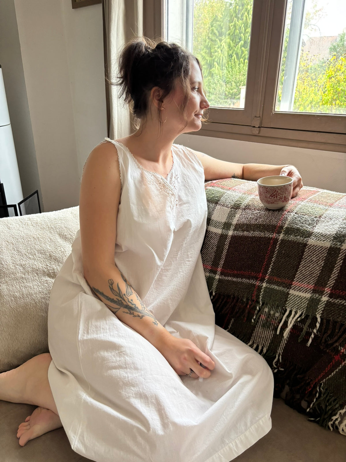 Chemise de nuit ancienne en coton blanc brodé – T.38 à 44 – Début XXe siècle
