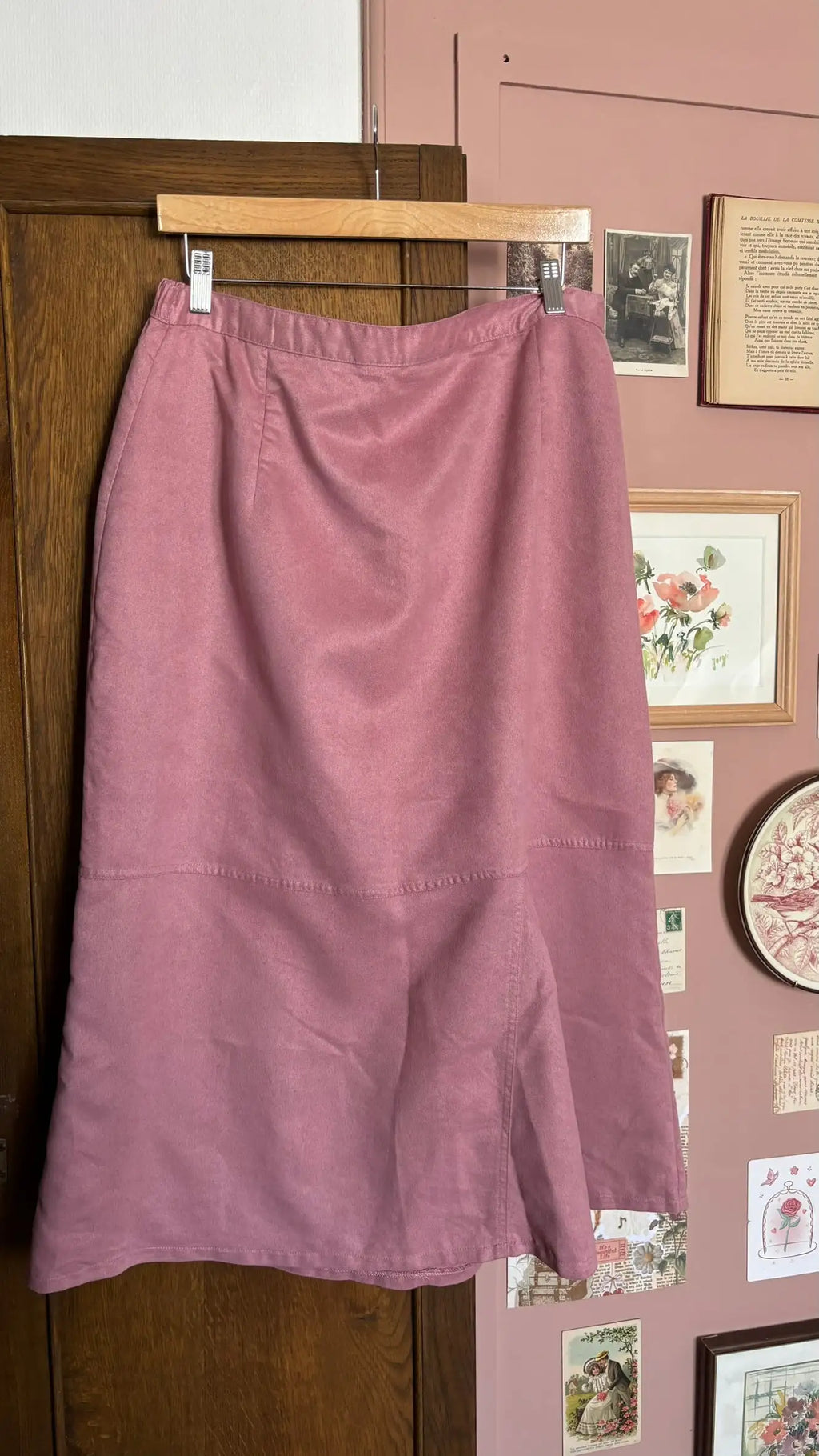 Jupe midi en suédine vieux rose – Bleu Bonheur – T.44/46 – Années 2000