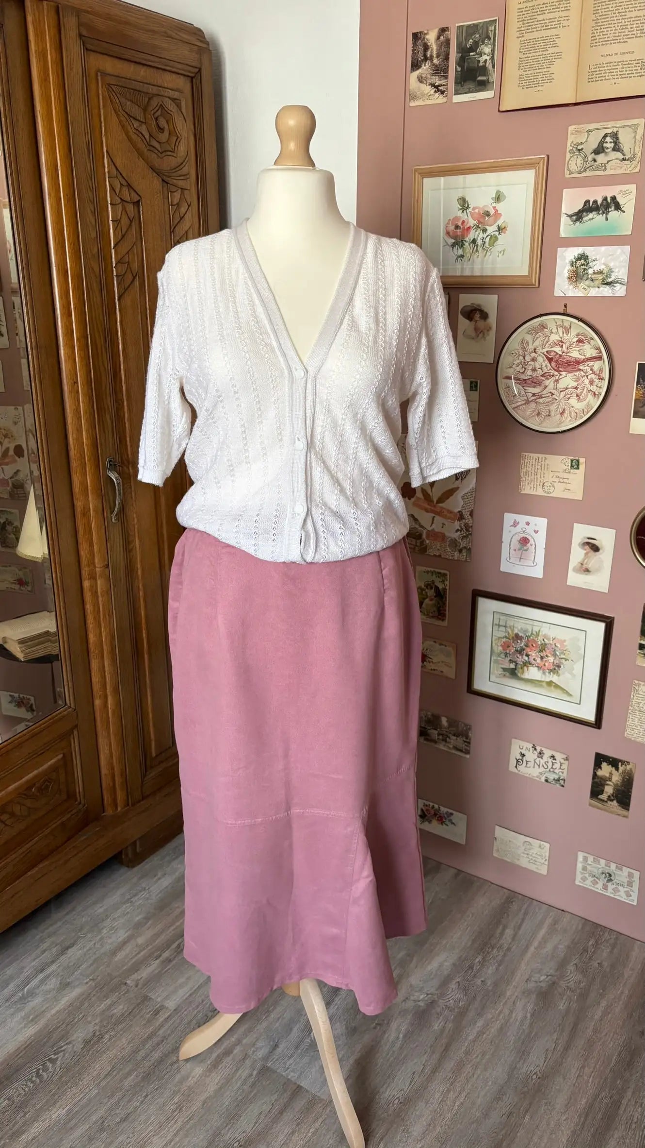 Jupe midi en suédine vieux rose – Bleu Bonheur – T.44/46 – Années 2000
