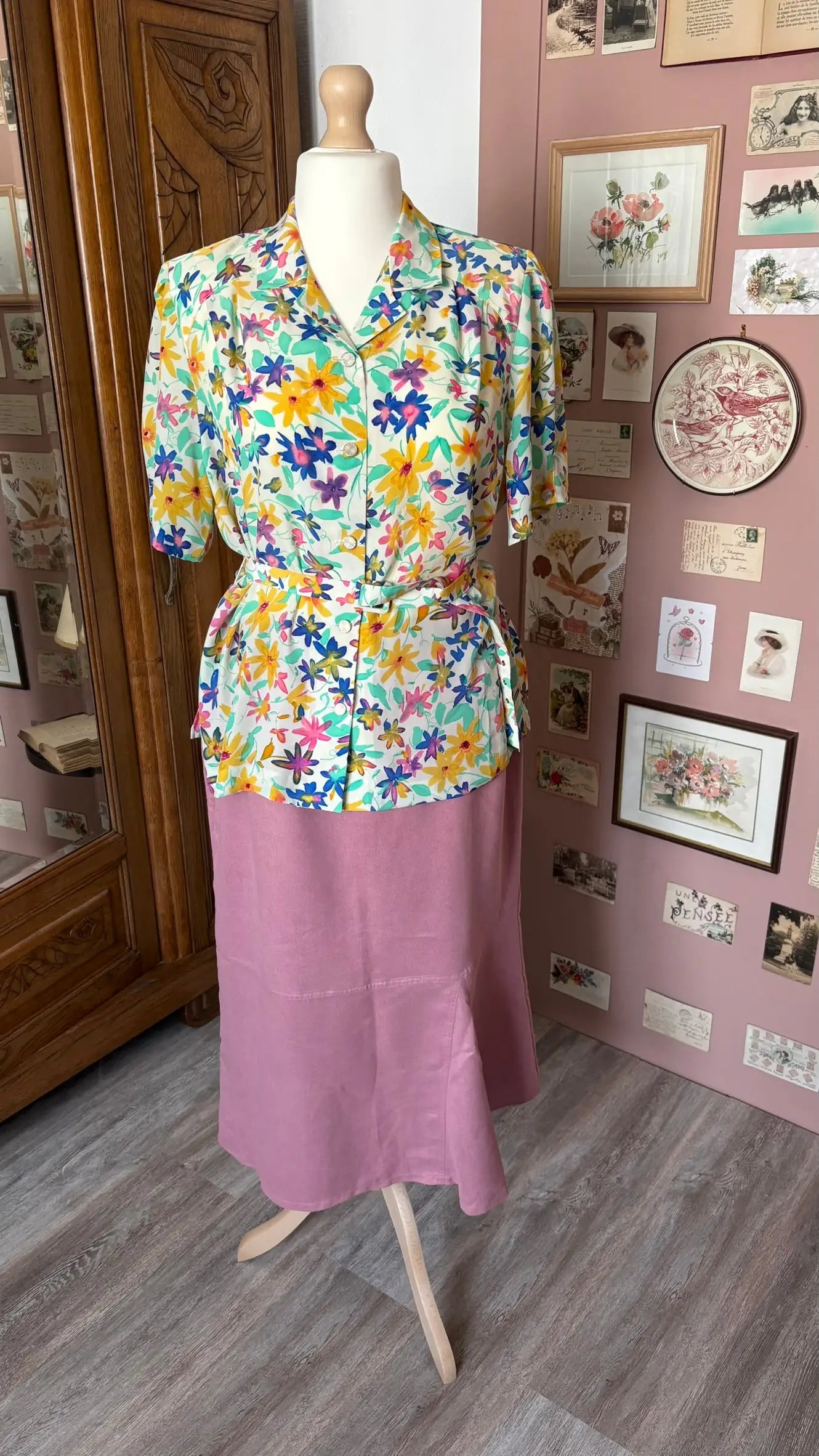 Jupe midi en suédine vieux rose – Bleu Bonheur – T.44/46 – Années 2000
