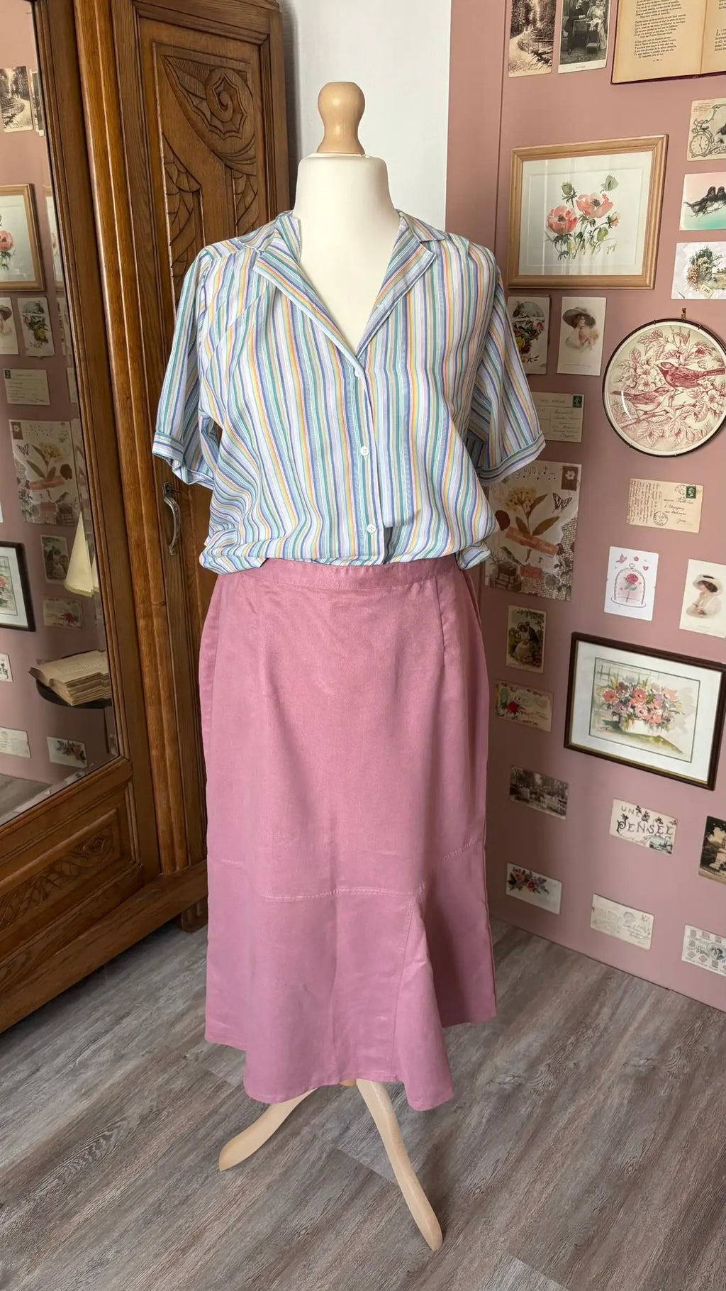 Jupe midi en suédine vieux rose – Bleu Bonheur – T.44/46 – Années 2000