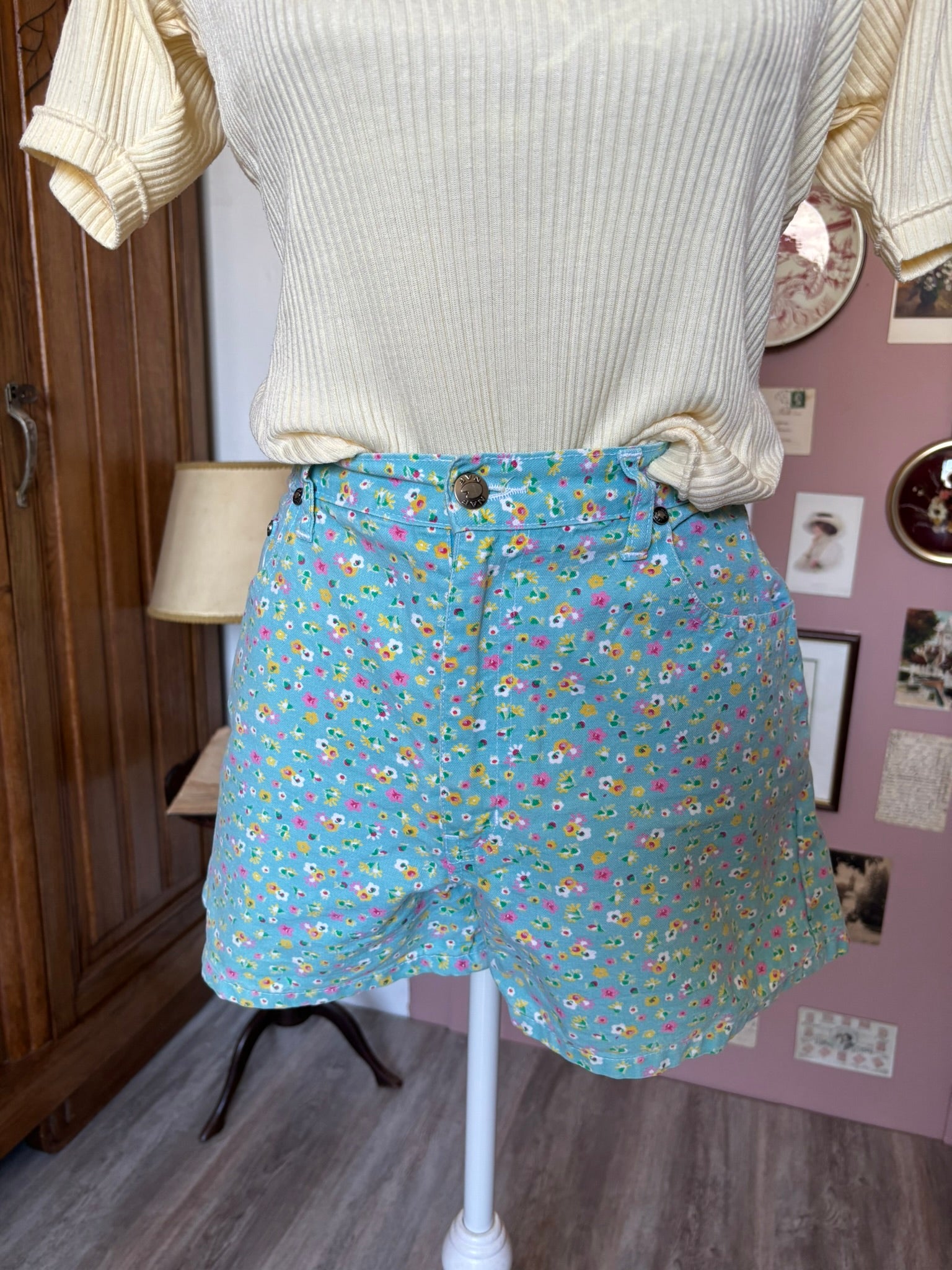 Short fleuri bleu turquoise Naf Naf –  T.34/36 - Début des années 2000