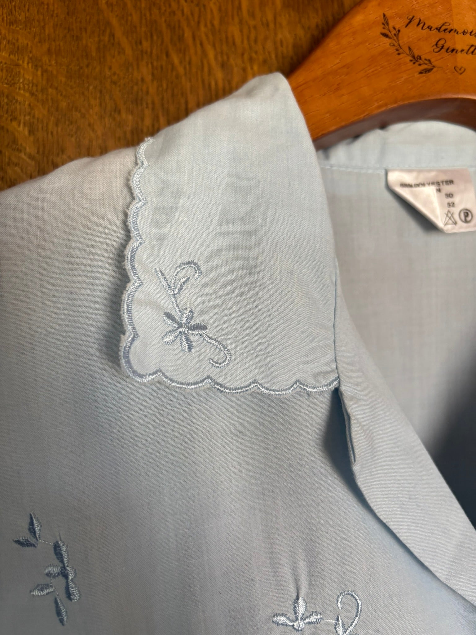 Chemisier bleu ciel brodé –  T.46/48 - Vintage années 90/2000