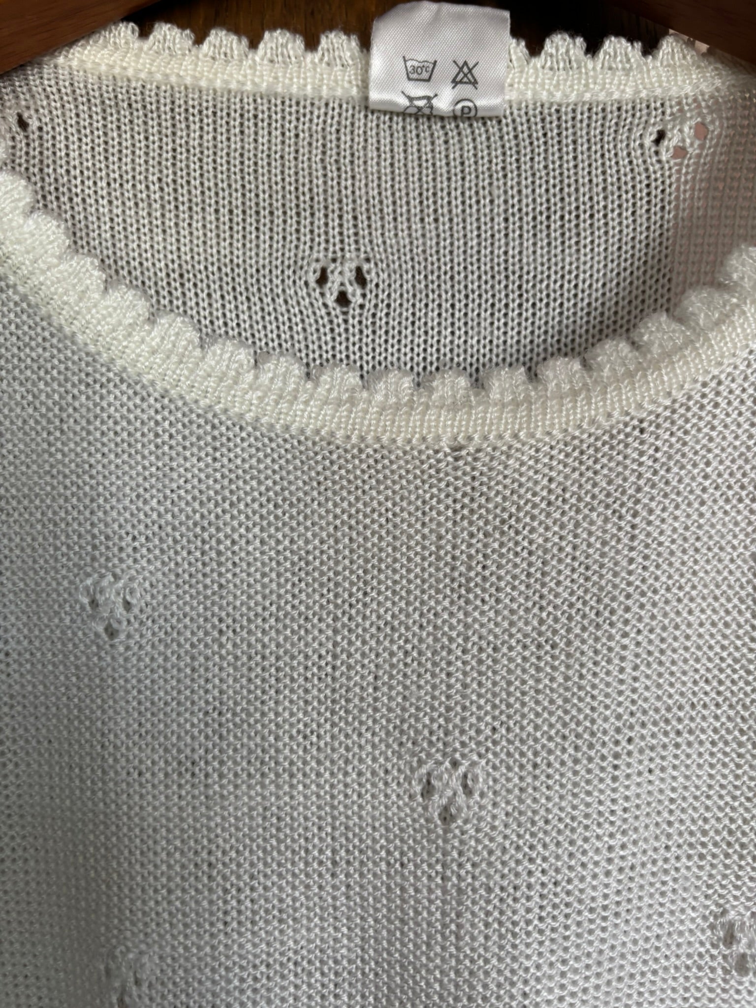 T-shirt en maille écrue à motifs ajourés – T. 38/40 – Vintage années 90