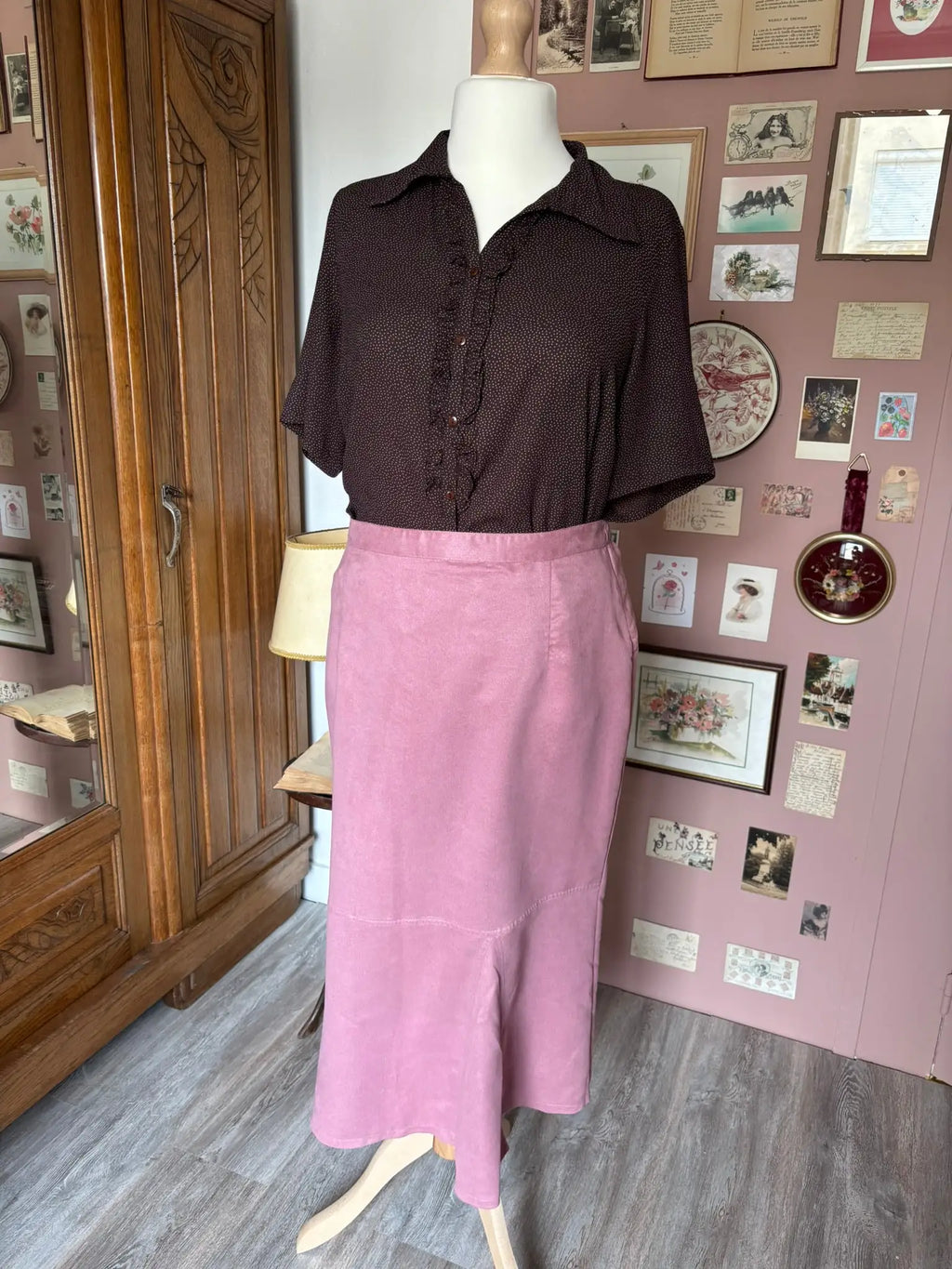 Jupe midi en suédine vieux rose – Bleu Bonheur – T.44/46 – Années 2000