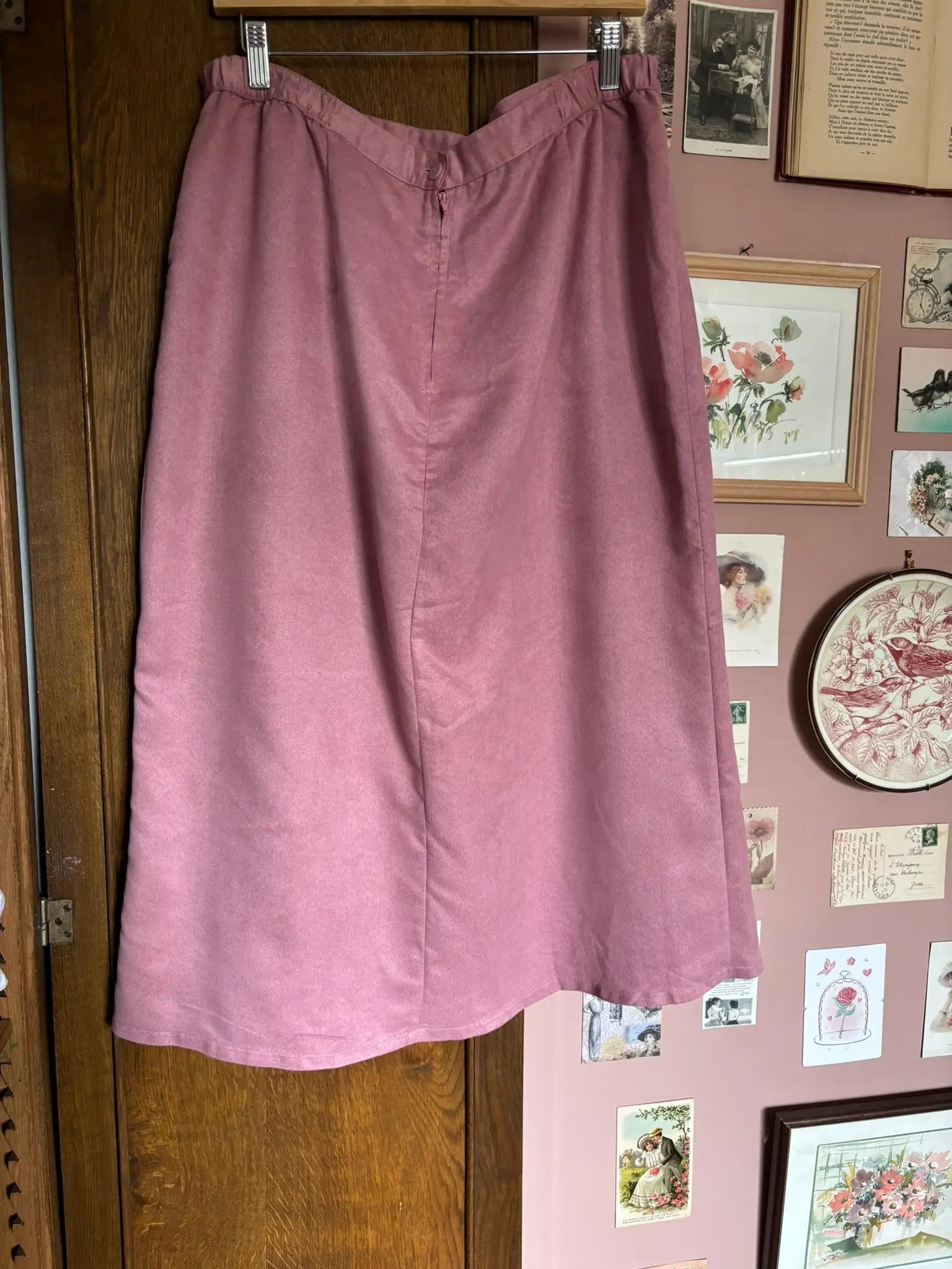 Jupe midi en suédine vieux rose – Bleu Bonheur – T.44/46 – Années 2000