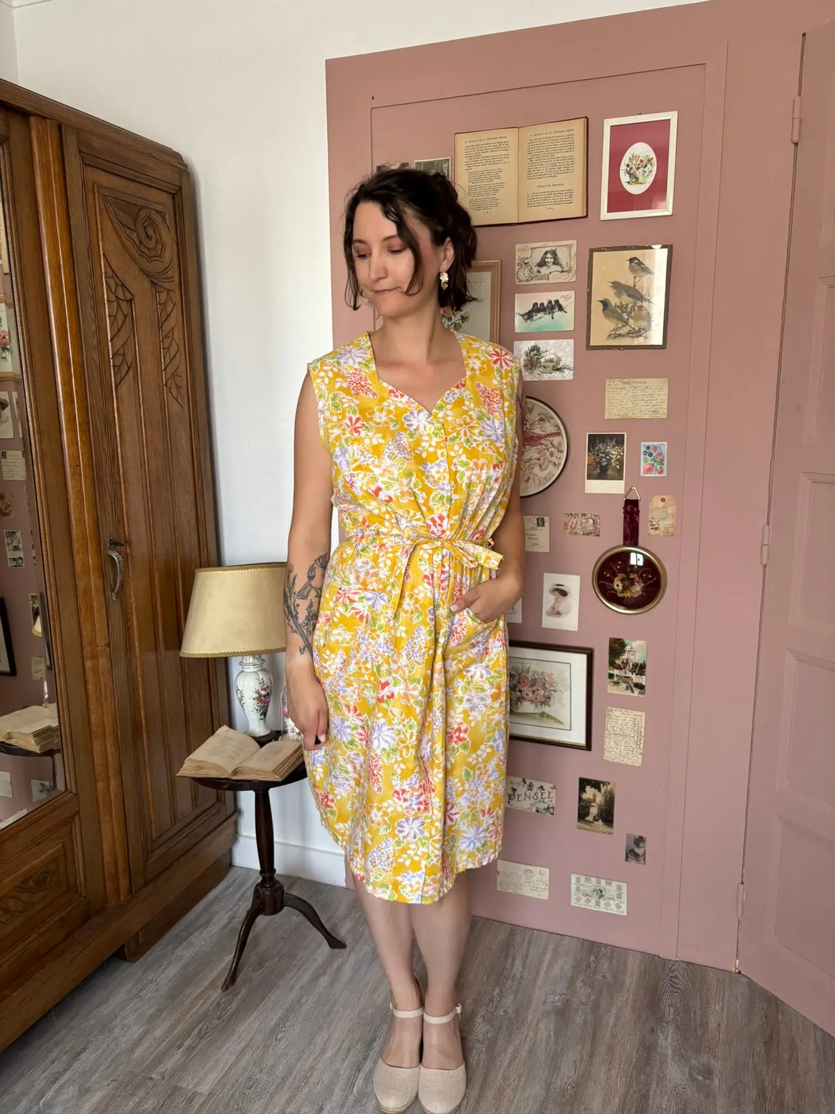 Robe fleurie ceinturée – Du 44 au 48 - Années 80