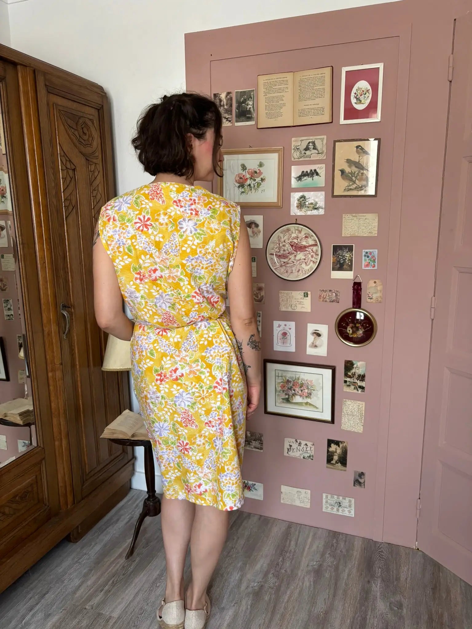 Robe fleurie ceinturée – Du 44 au 48 - Années 80