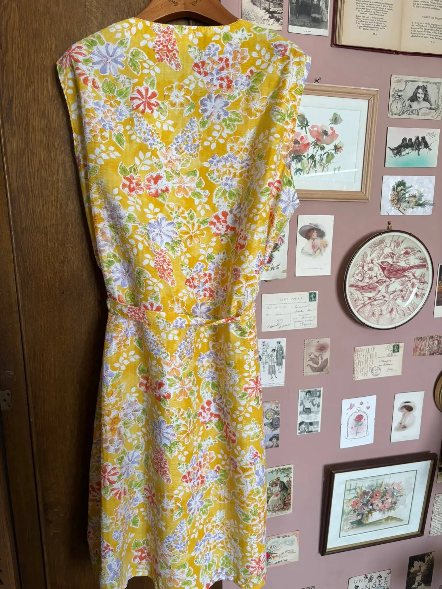 Robe fleurie ceinturée – Du 44 au 48 - Années 80
