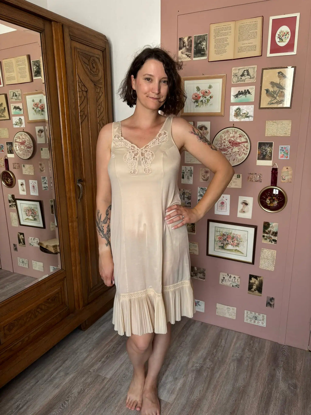 Nuisette vintage beige poudré à dentelle – Südtrikot T.36/38 – Années 70/80