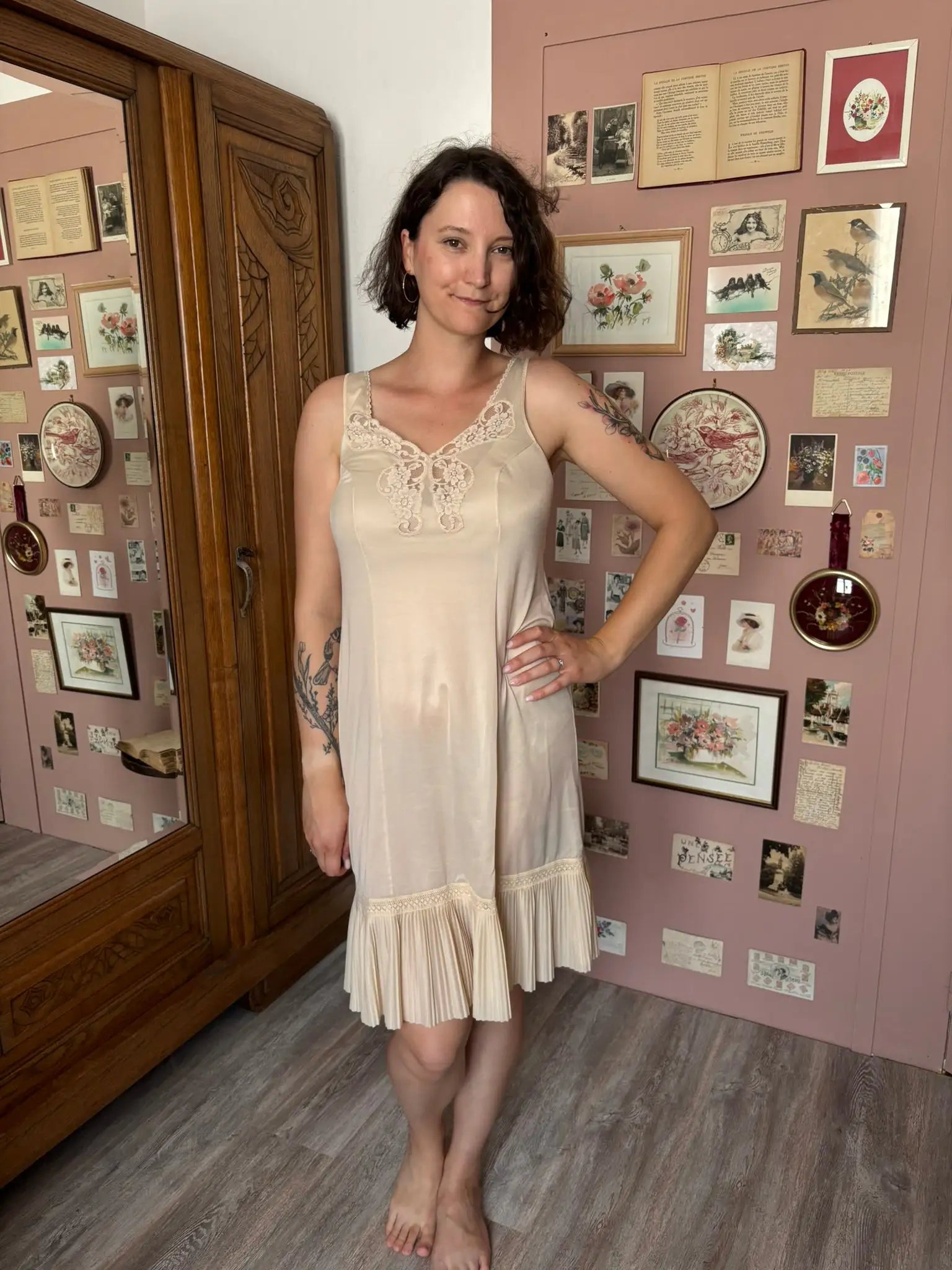 Nuisette vintage beige poudré à dentelle – Südtrikot T.36/38 – Années 70/80