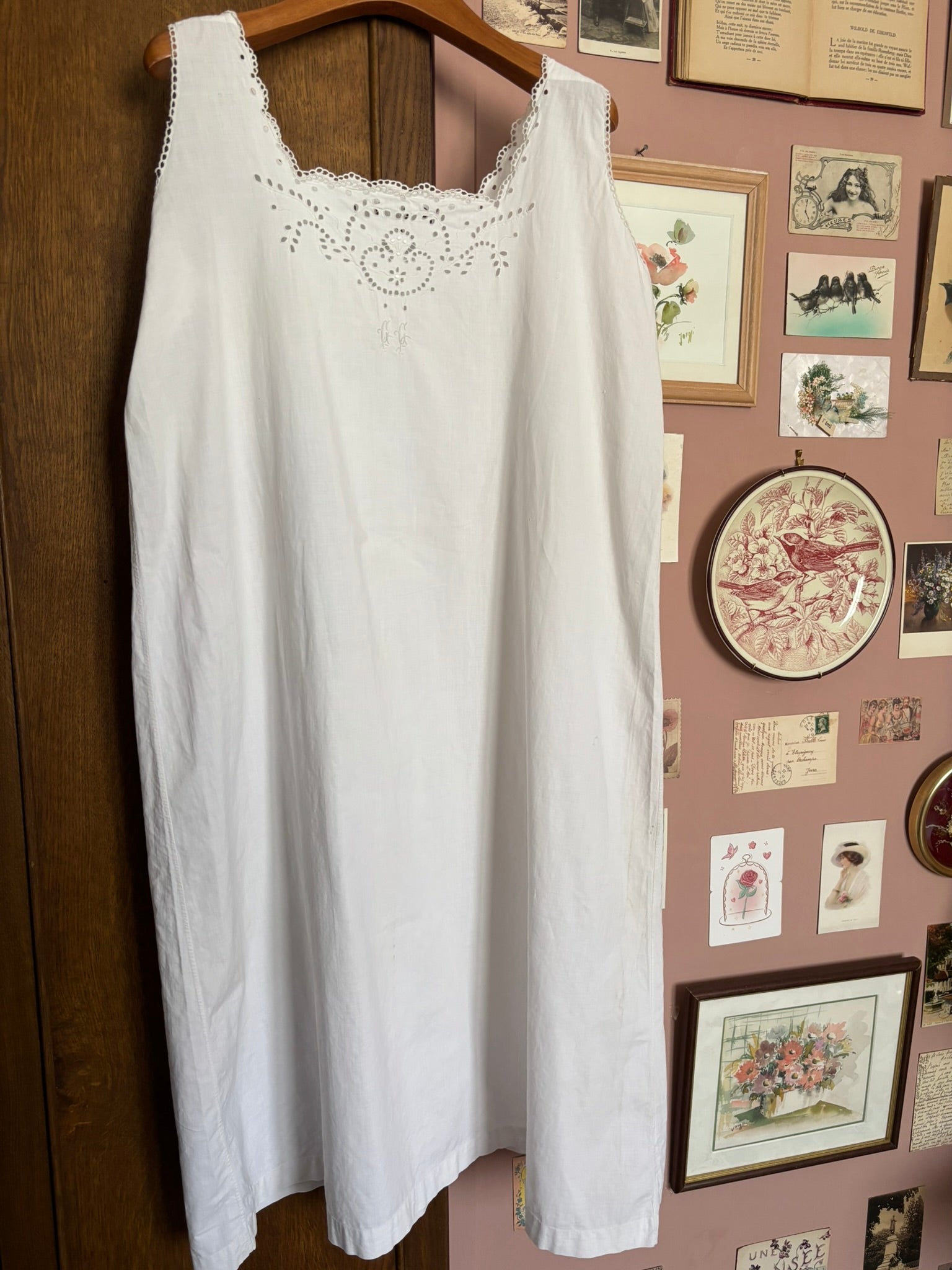 Nuisette ancienne blanche en coton brodé – Du 38 au 42 - Début XXe siècle