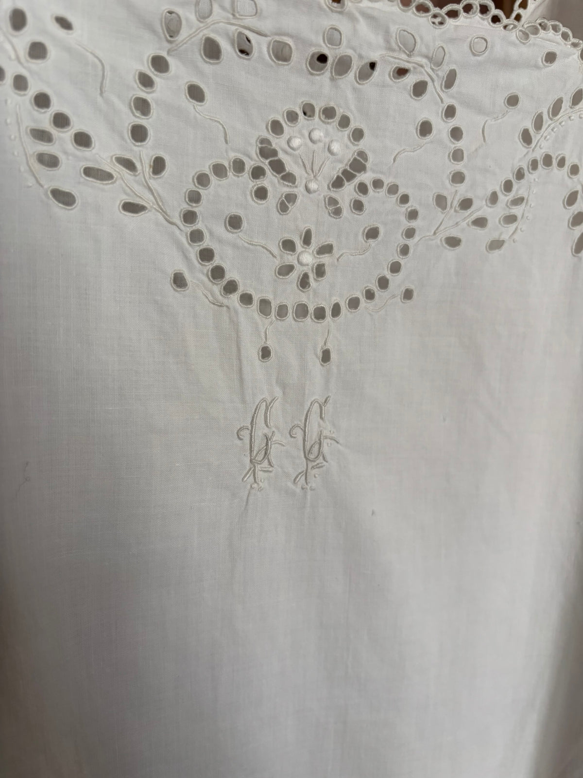 Nuisette ancienne blanche en coton brodé – Du 38 au 42 - Début XXe siècle