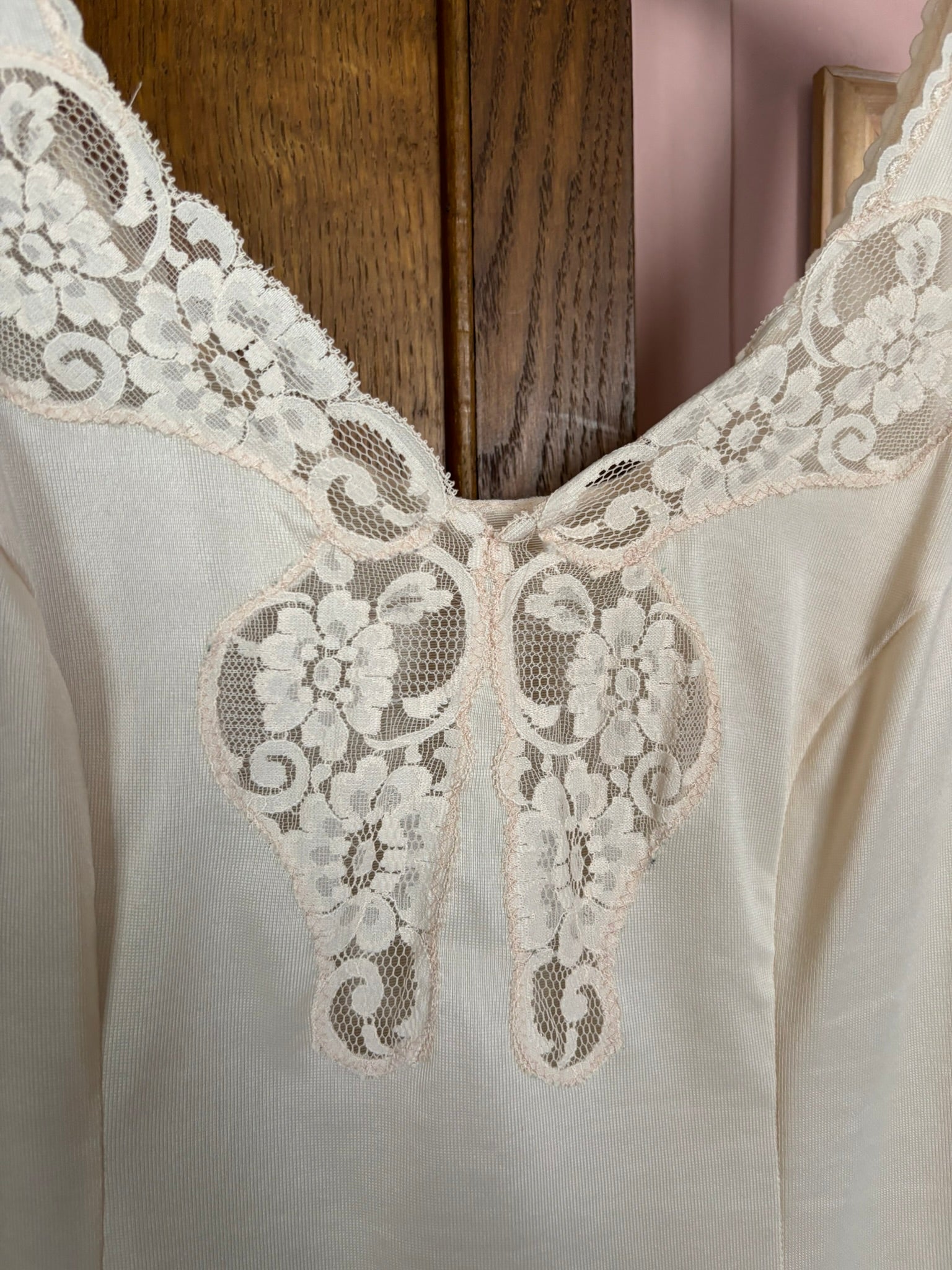 Nuisette vintage beige poudré à dentelle – Südtrikot T.36/38 – Années 70/80