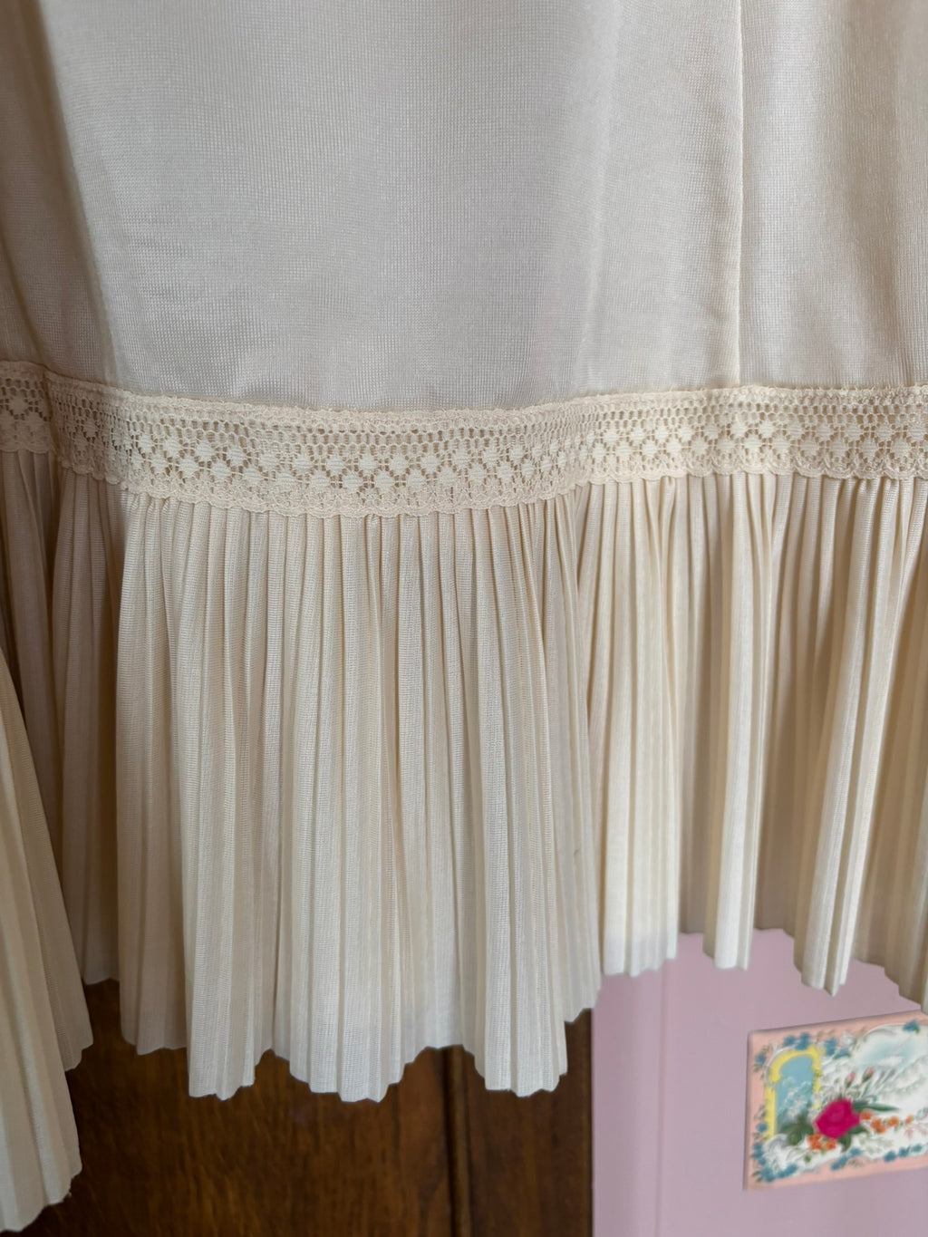 Nuisette vintage beige poudré à dentelle – Südtrikot T.36/38 – Années 70/80