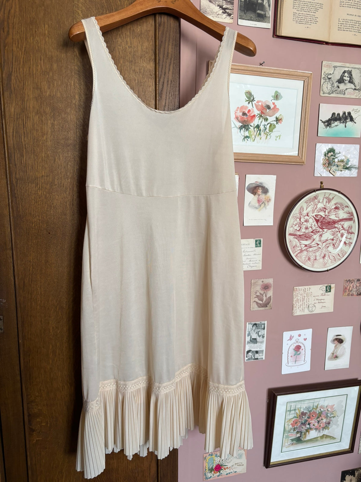 Nuisette vintage beige poudré à dentelle – Südtrikot T.36/38 – Années 70/80
