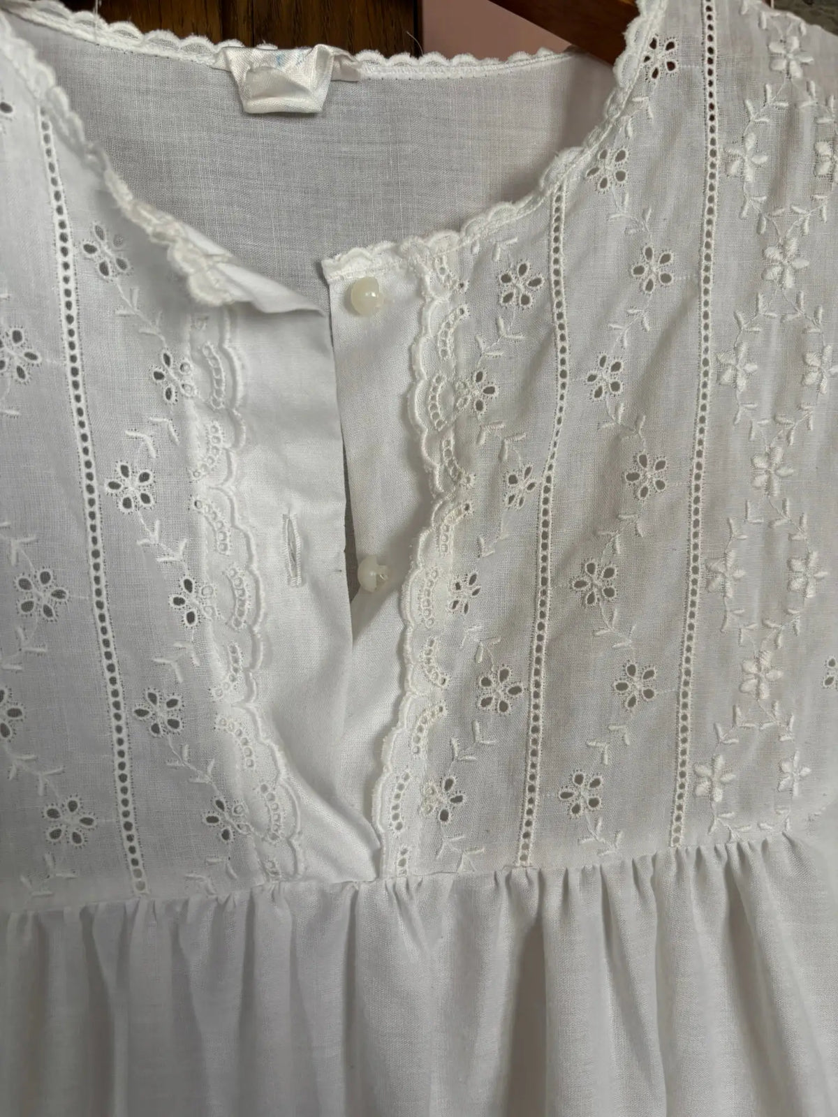 Chemise de nuit longue blanche brodée – T.38/40 – Vintage années 80