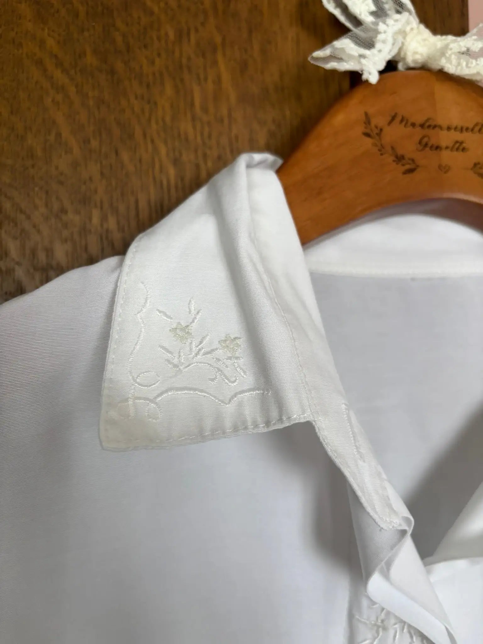 Chemise vintage blanche fluide brodée- Du 38 au 42 – Années 80/90