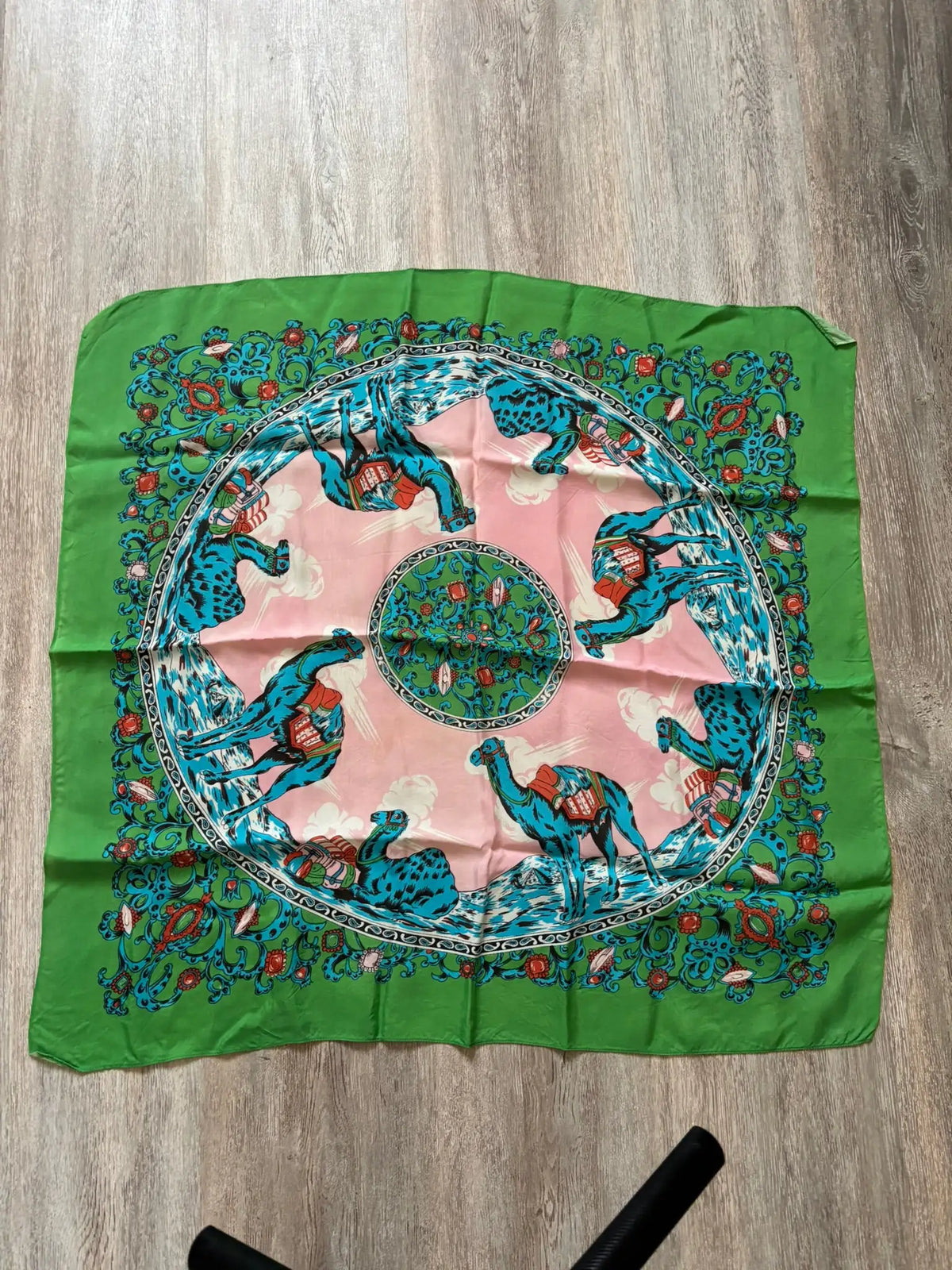 Vintage dromedary print scarf – 80s/90s