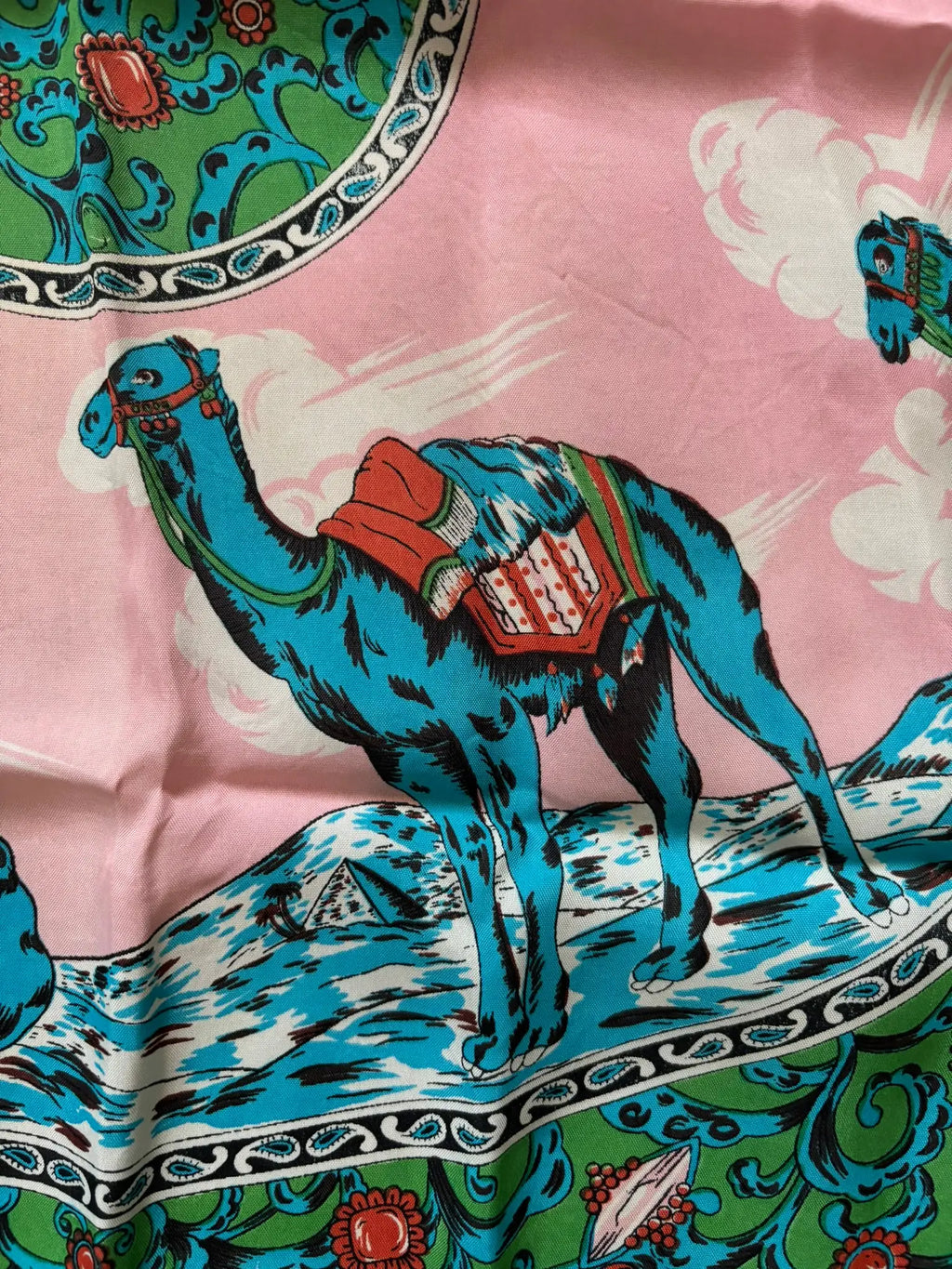 Vintage dromedary print scarf – 80s/90s