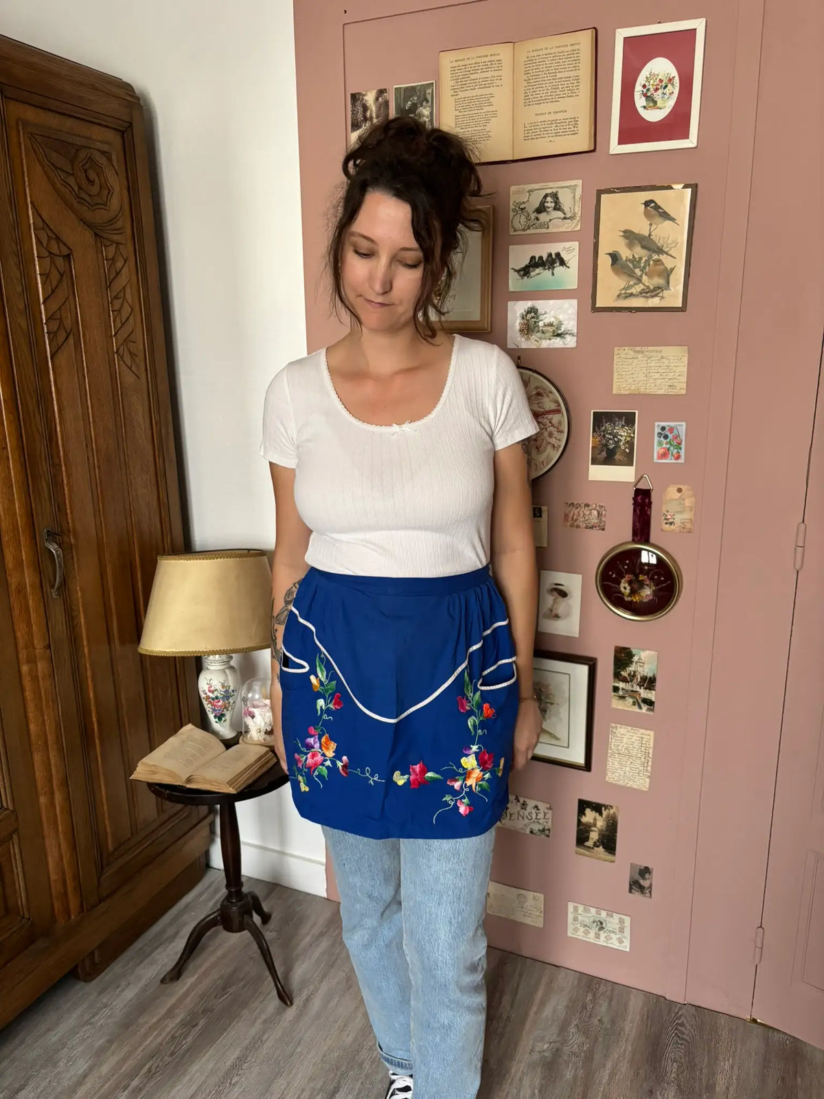 Tablier vintage bleu électrique brodé – Années 60/70 – Taille unique