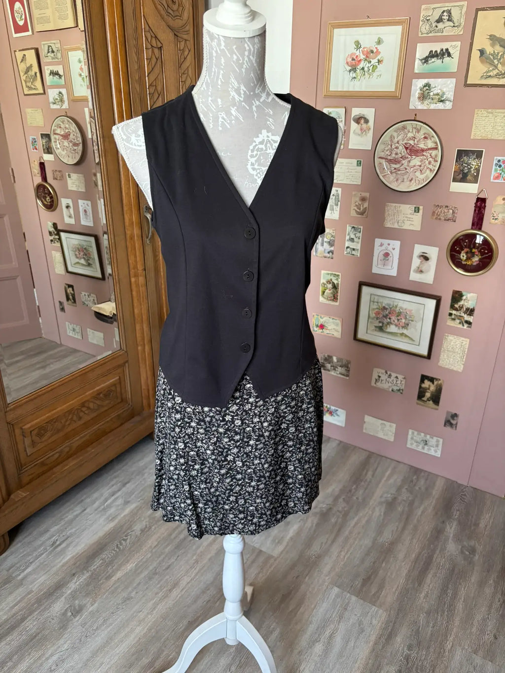 Black floral flowing skirt – Vintage – Size 34 – 90s/2000s