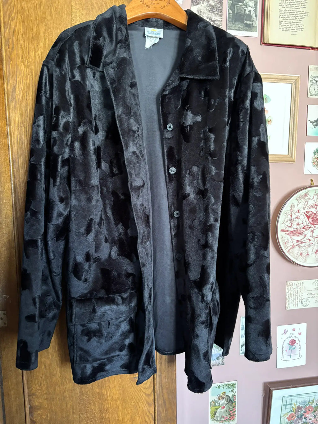 Vintage long black textured velvet jacket – Size 18 to 22 (US) / 46 to 50 (EU) – Ingrid Wenders – 90s/2000s