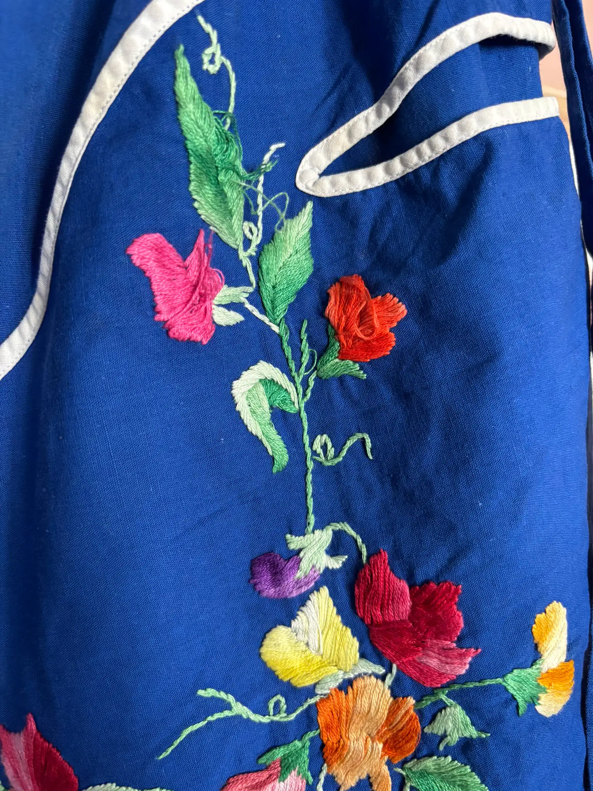 Tablier vintage bleu électrique brodé – Années 60/70 – Taille unique
