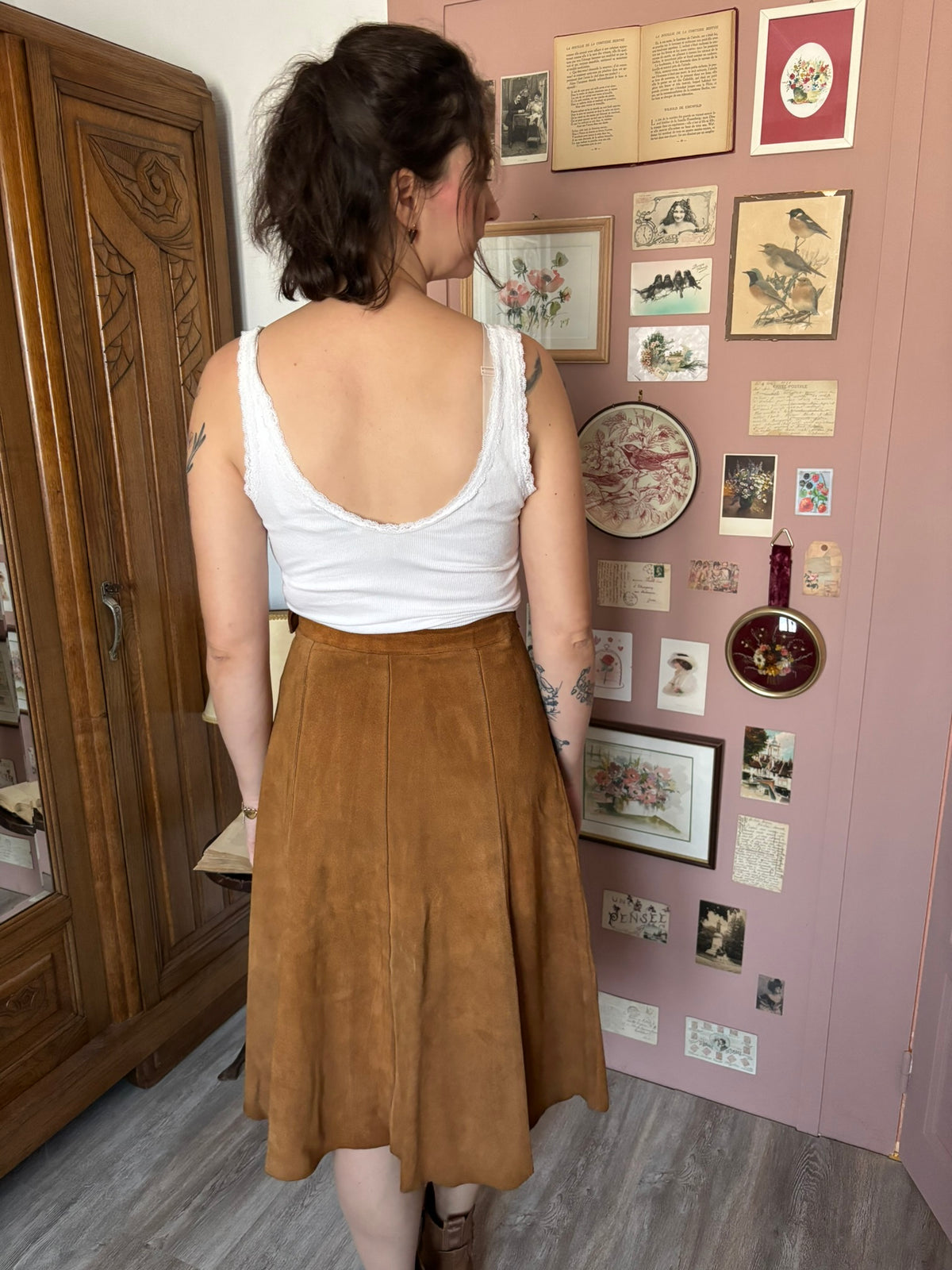 Jupe midi en daim camel – T.38 – Années 70/80