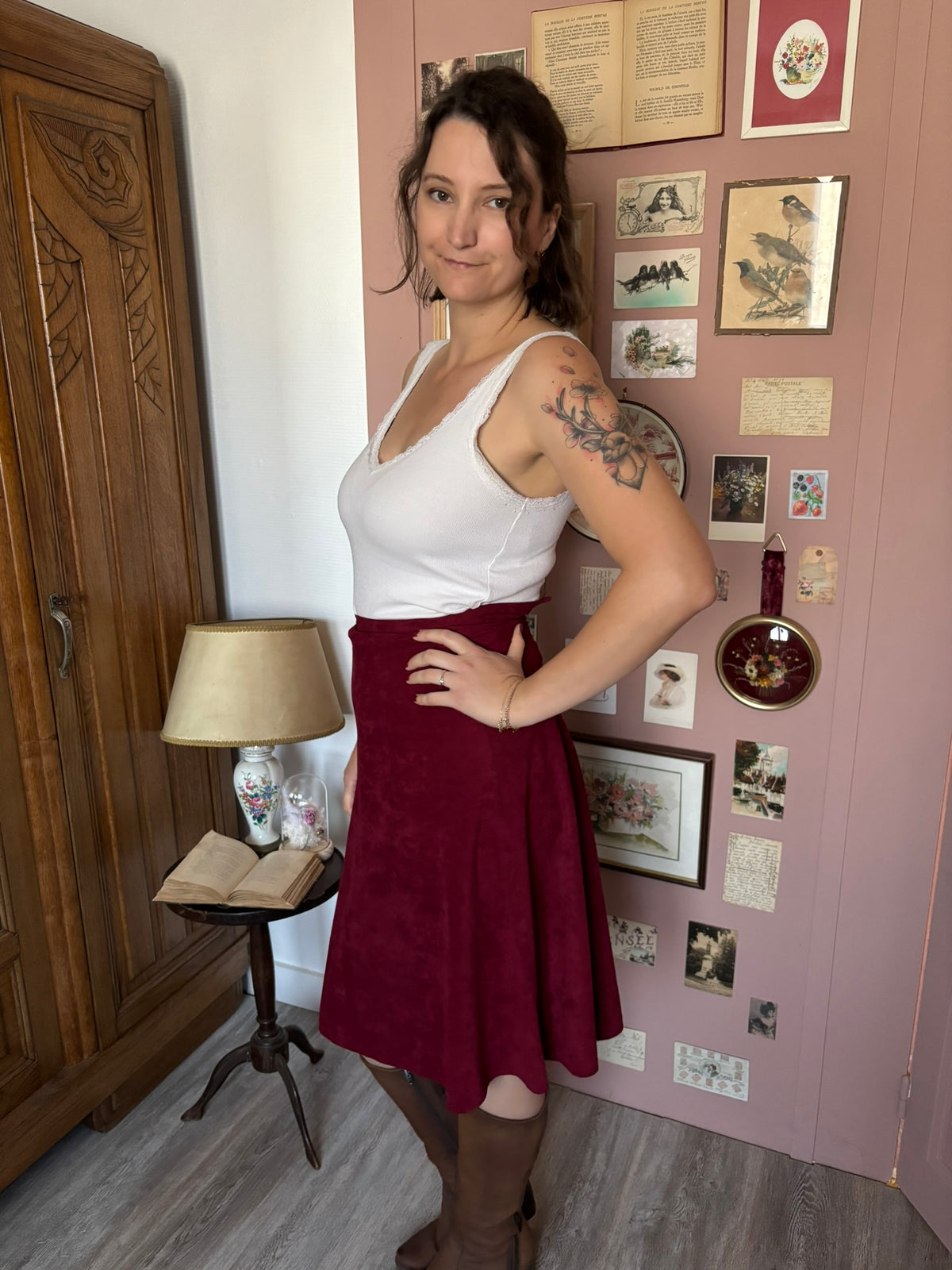 Jupe midi évasée effet velours bordeaux – T.36/38 – Années 90