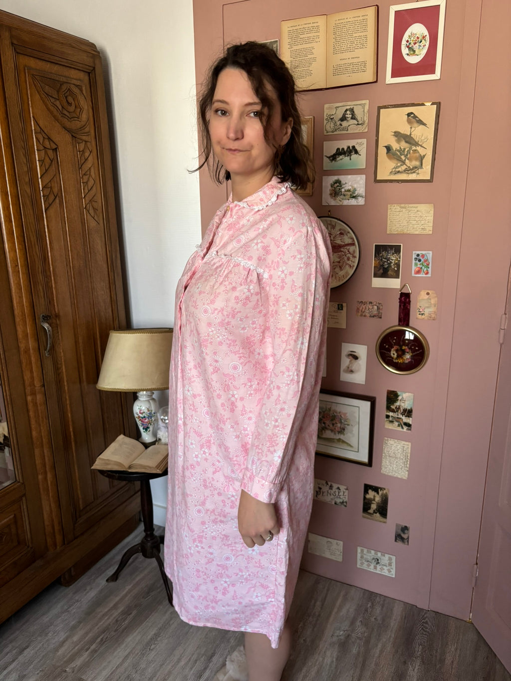 Pink floral cotton nightgown – Sizes 38 to 44 – 60s/70s
