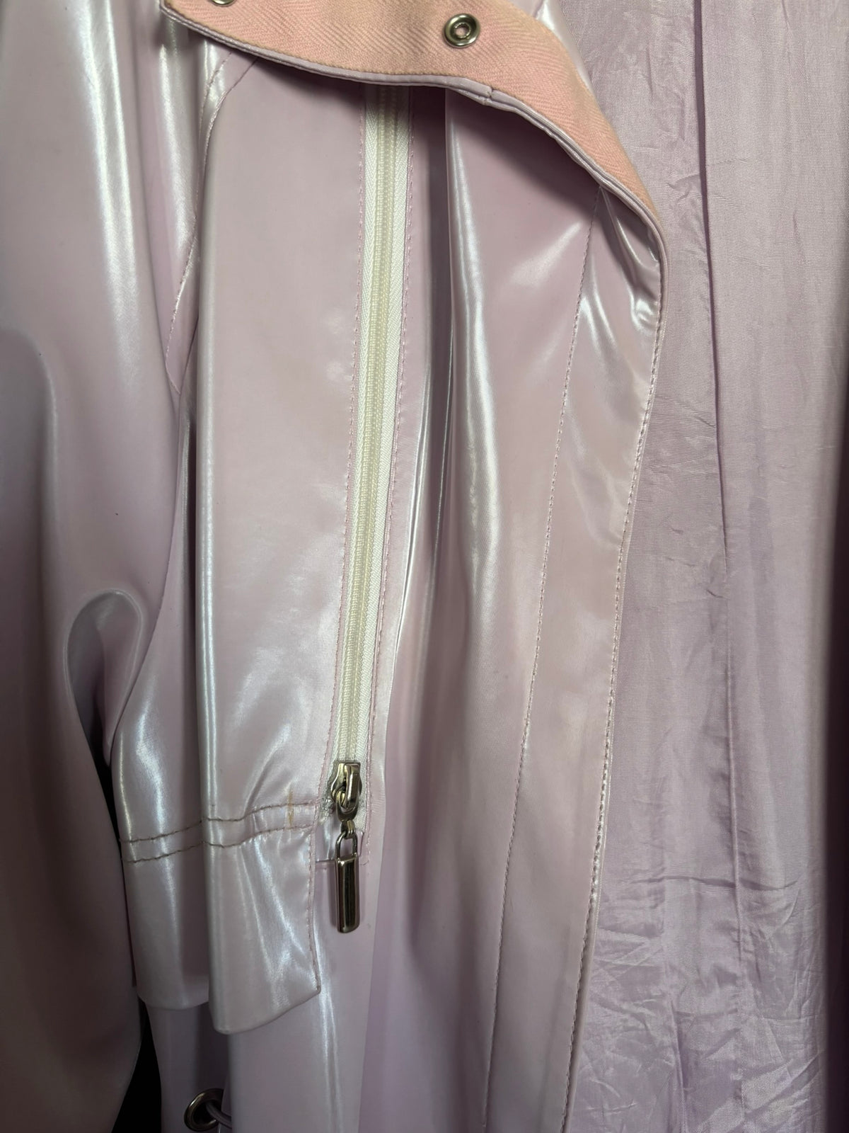 Shiny lilac long rain jacket – Size 38/40 – 1990s