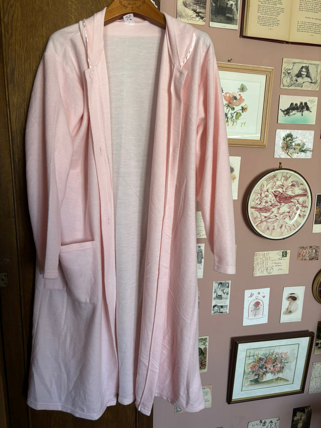 Robe de chambre longue rose poudré – T.38 à 46 – Années 80