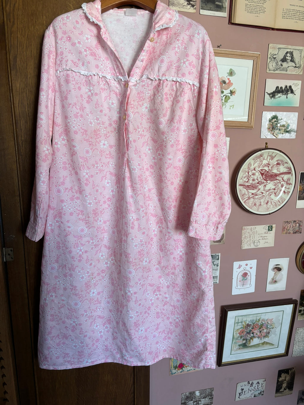 Pink floral cotton nightgown – Sizes 38 to 44 – 60s/70s