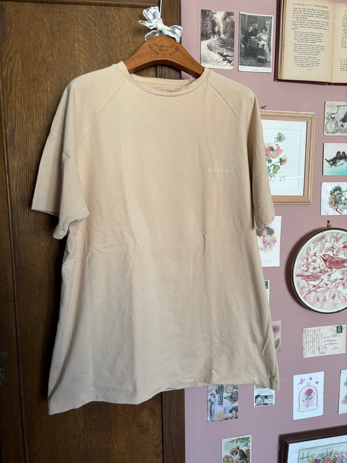 Rica Lewis beige oversized men's t-shirt – Men's size 44 / Women's size 40-42 – 2000s