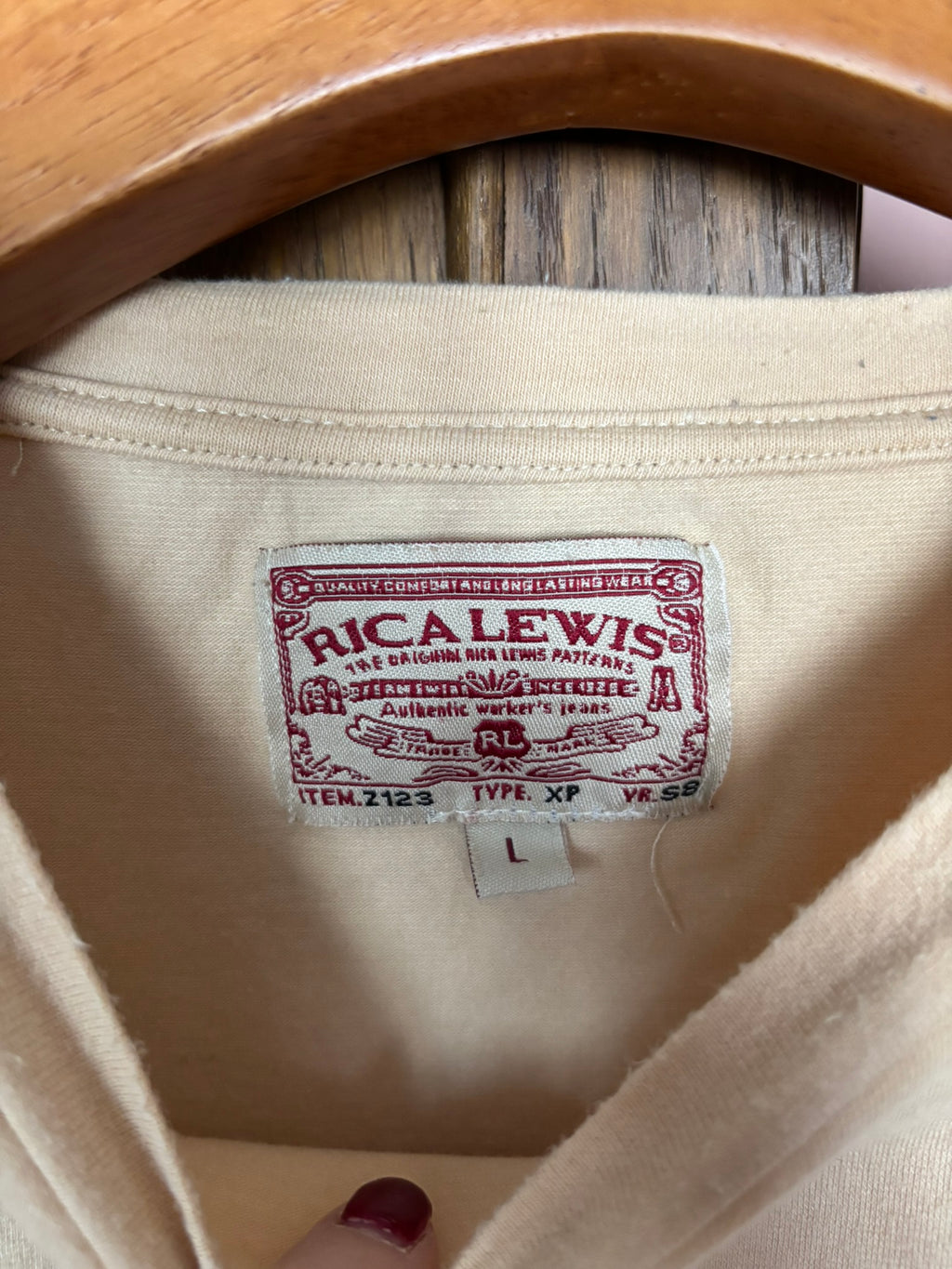 Rica Lewis beige oversized men's t-shirt – Men's size 44 / Women's size 40-42 – 2000s
