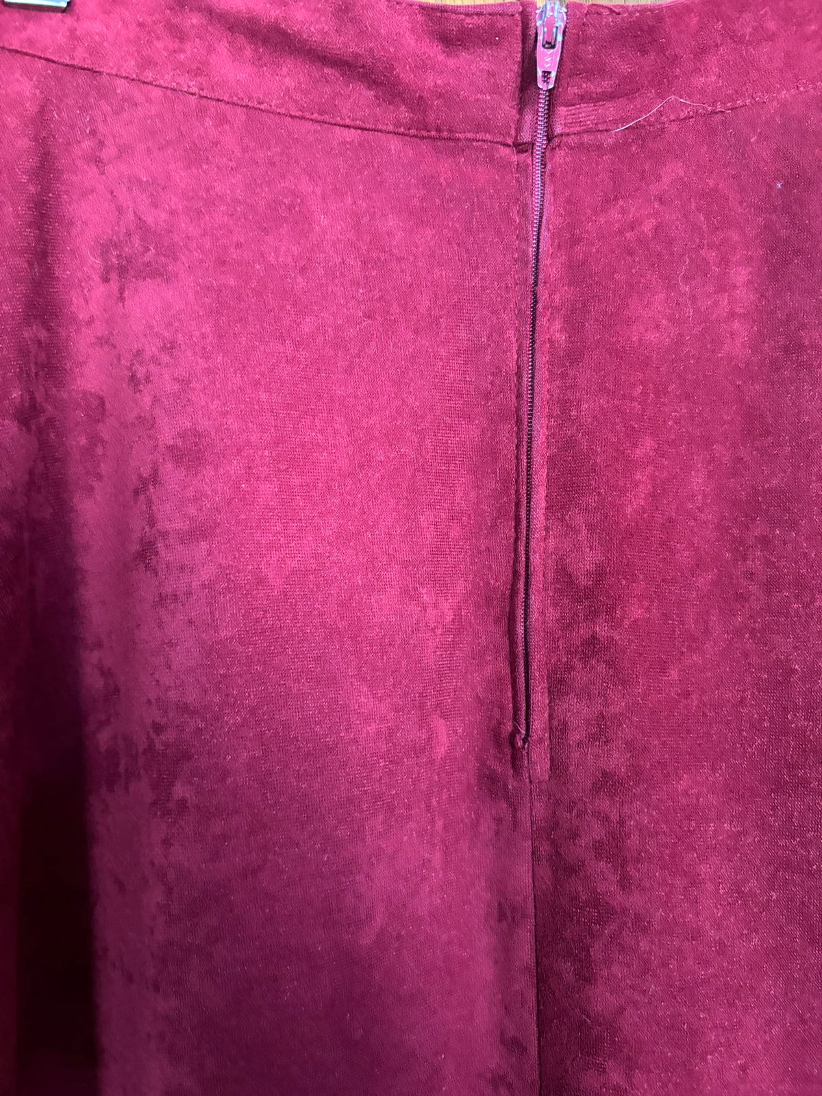Burgundy velvet-effect flared midi skirt – Size S (US 4/6) – 1990s