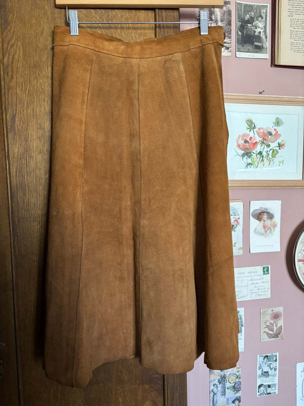 Jupe midi en daim camel – T.38 – Années 70/80