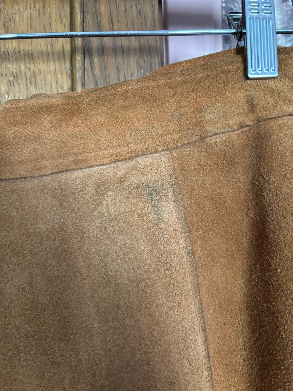 Jupe midi en daim camel – T.38 – Années 70/80
