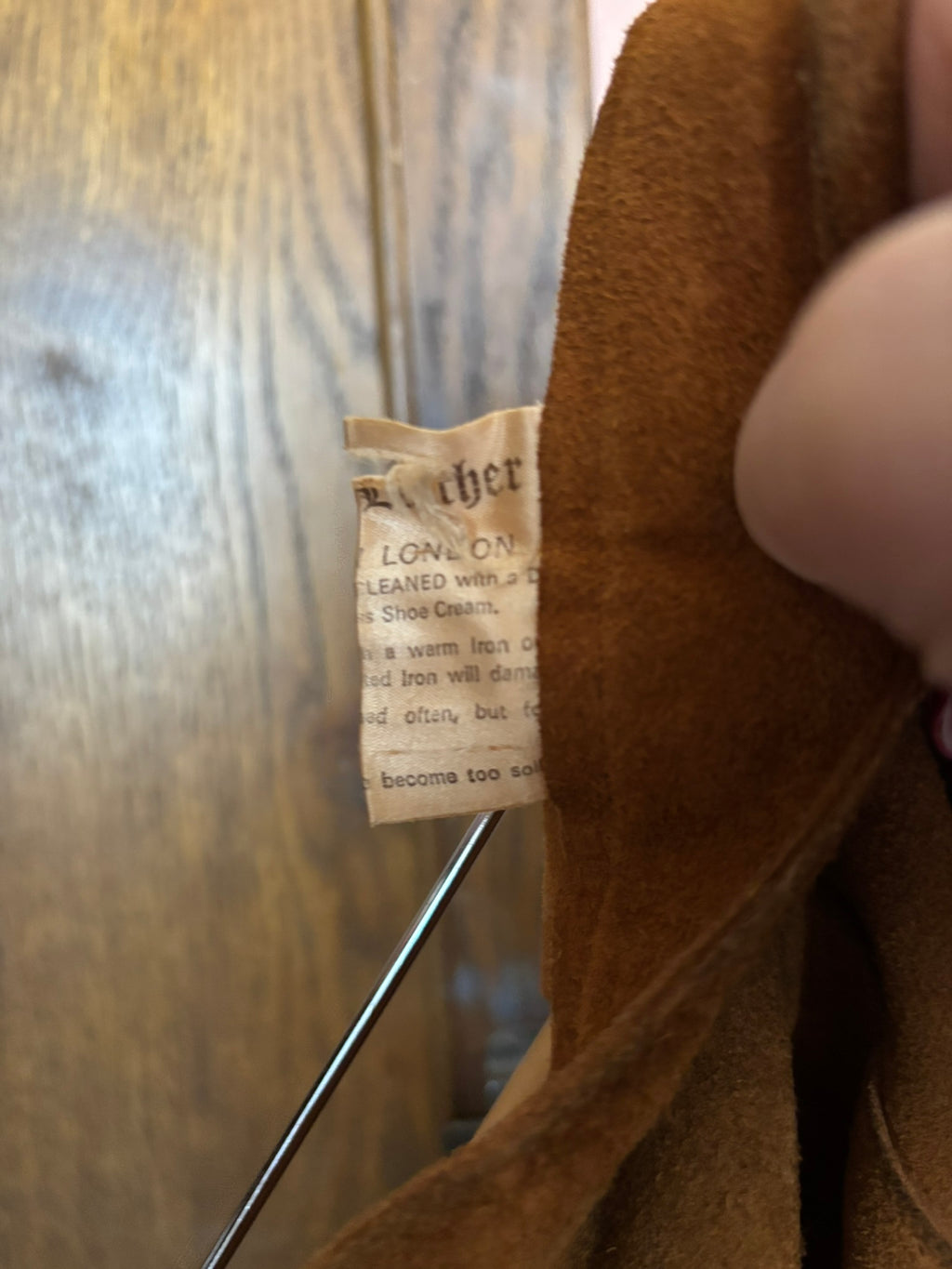 Jupe midi en daim camel – T.38 – Années 70/80