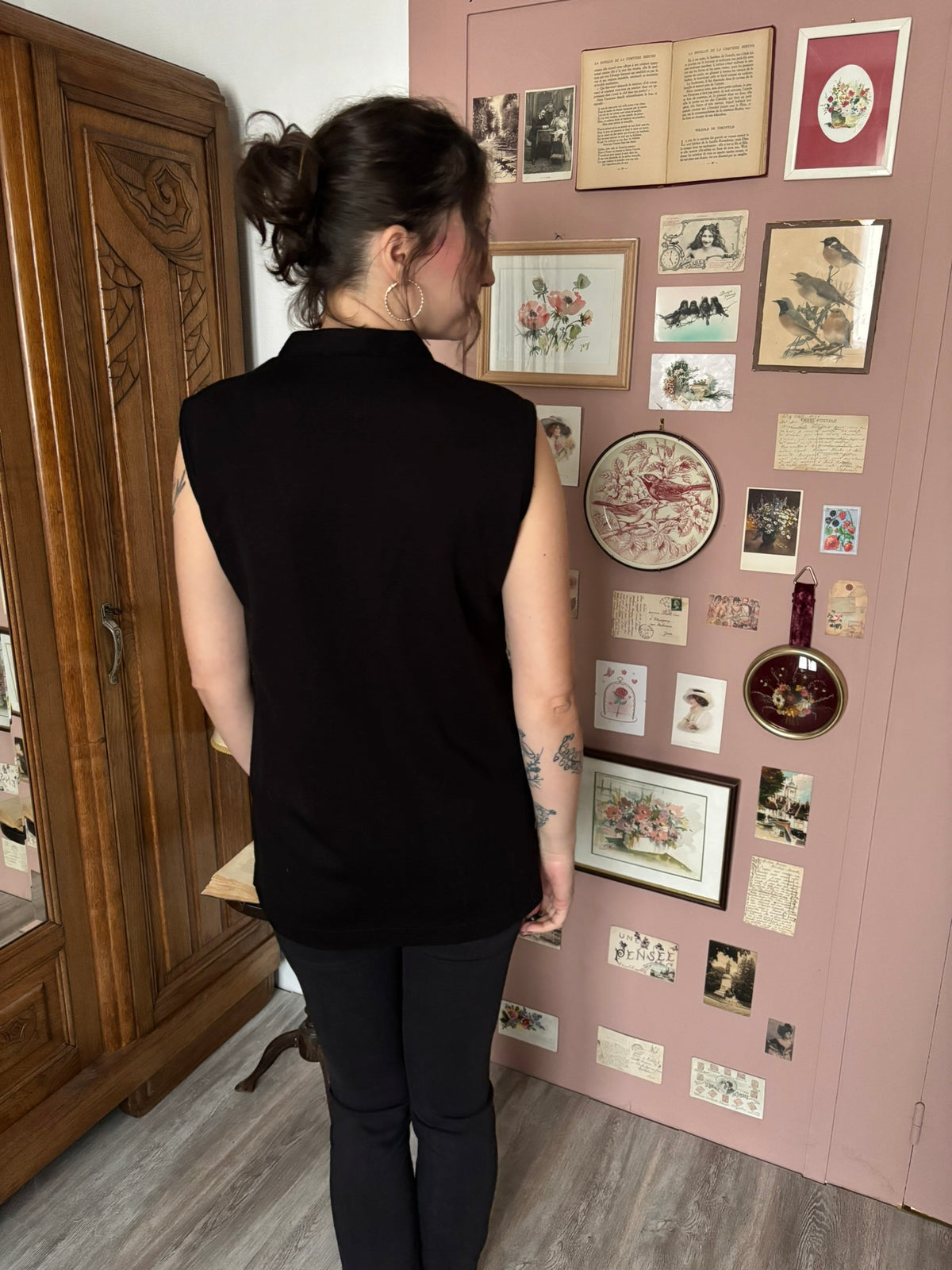 Gilet long noir sans manches à broderie florale – Du 38 au 42 – Années 90/2000