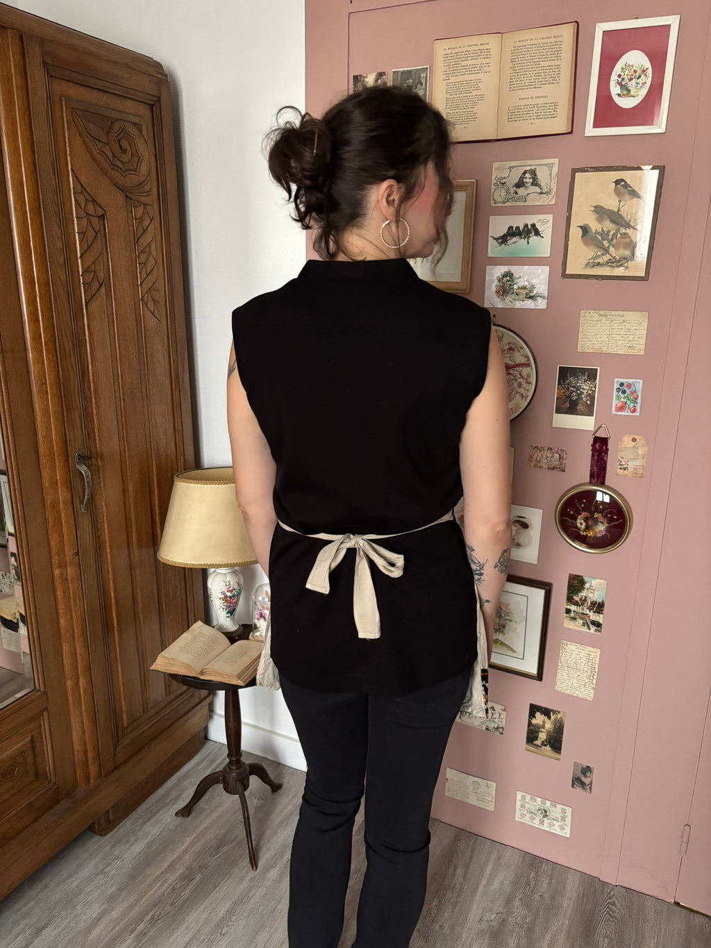 Tablier de taille folklorique beige et noir brodé – Années 60/70