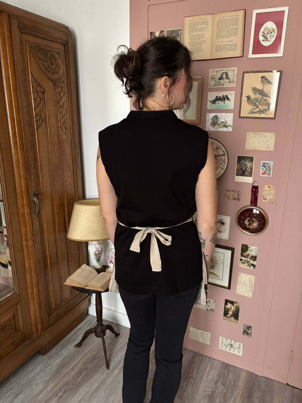 Tablier de taille folklorique beige et noir brodé – Années 60/70