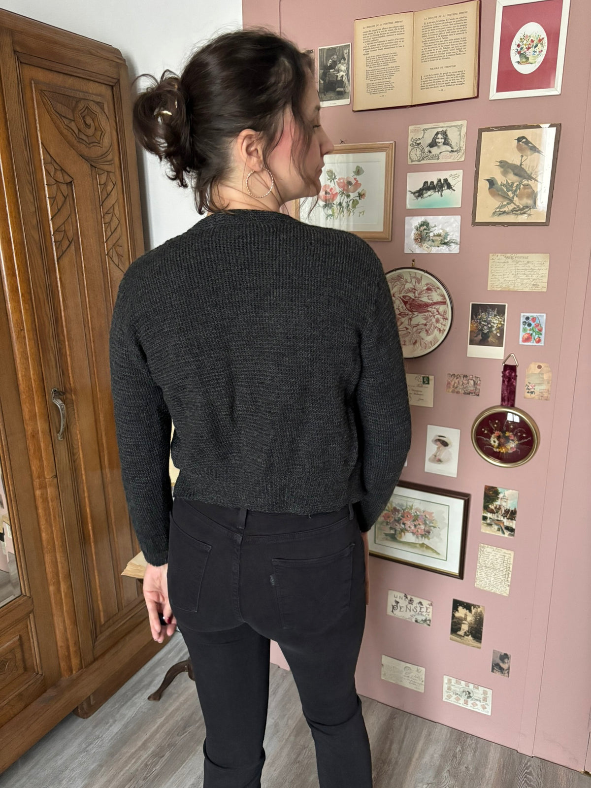 Cardigan court gris anthracite tricoté main – T.34/36 – Années 60