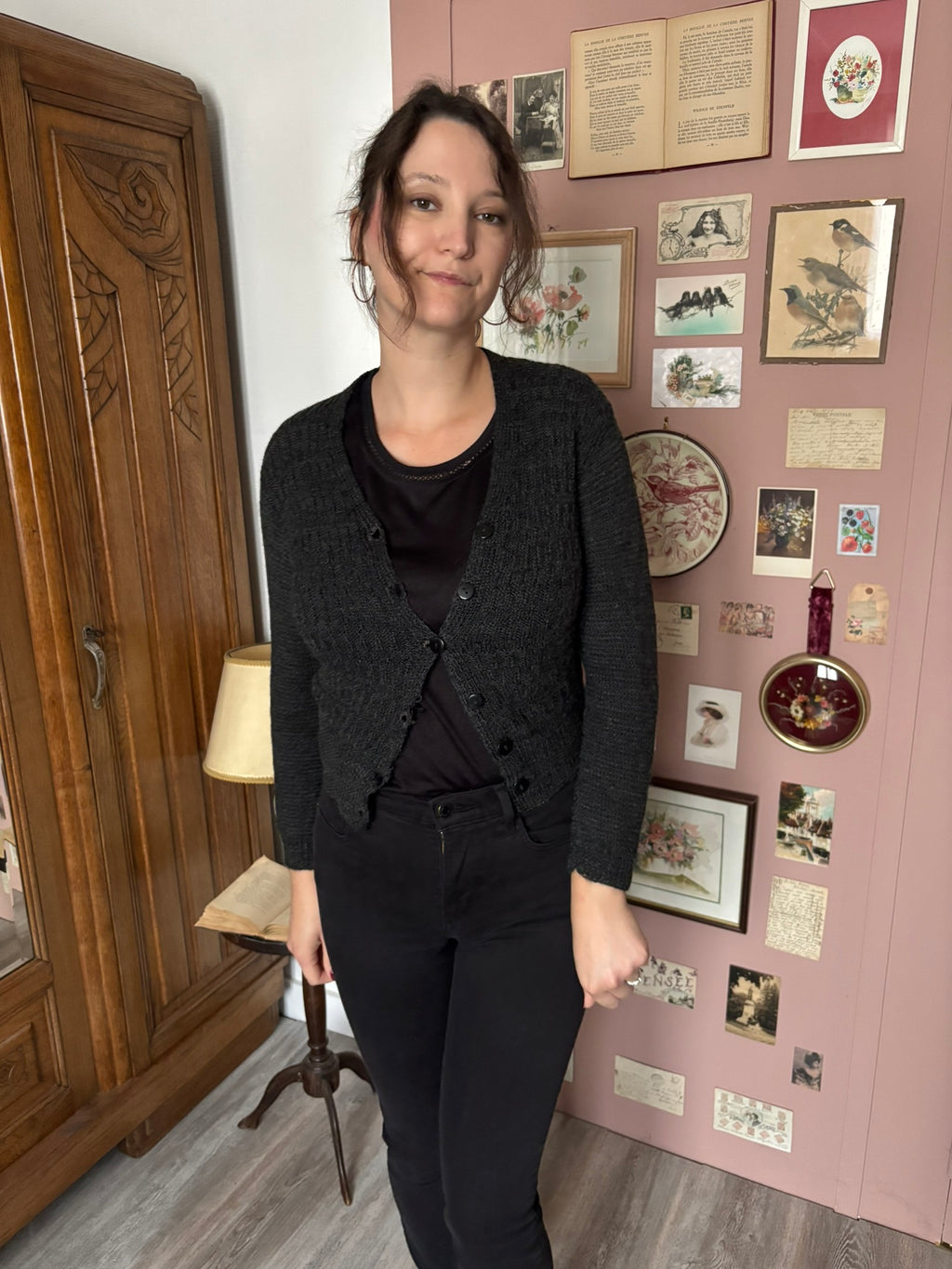 Cardigan court gris anthracite tricoté main – T.34/36 – Années 60