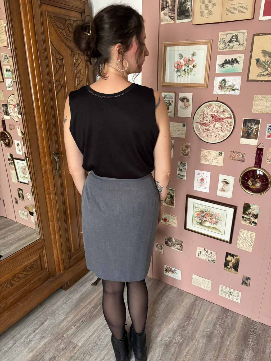 Grey short skirt with fabric-covered buttons – Size 38/40 – 80s/90s
