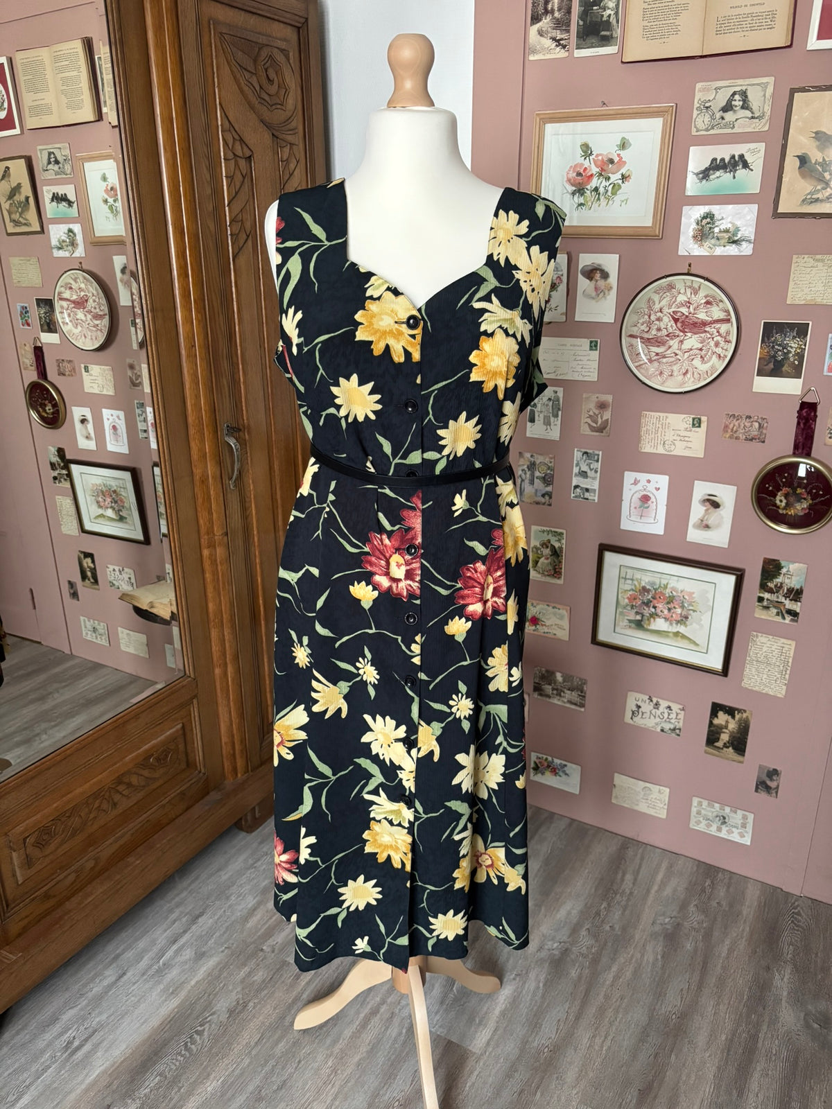 Robe midi fleurie bleu marine à boutons – T.50/52 – Années 90