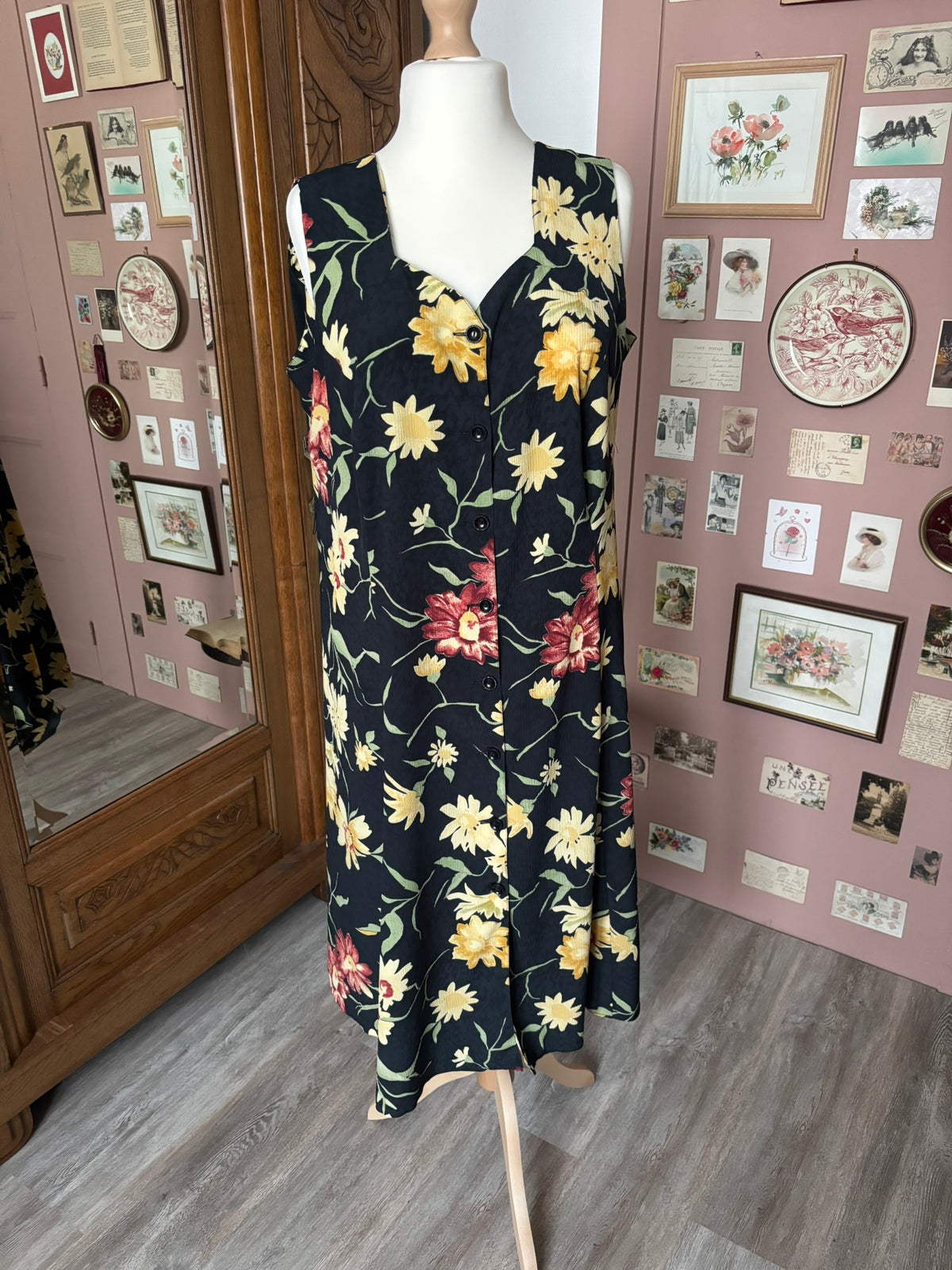 Robe midi fleurie bleu marine à boutons – T.50/52 – Années 90