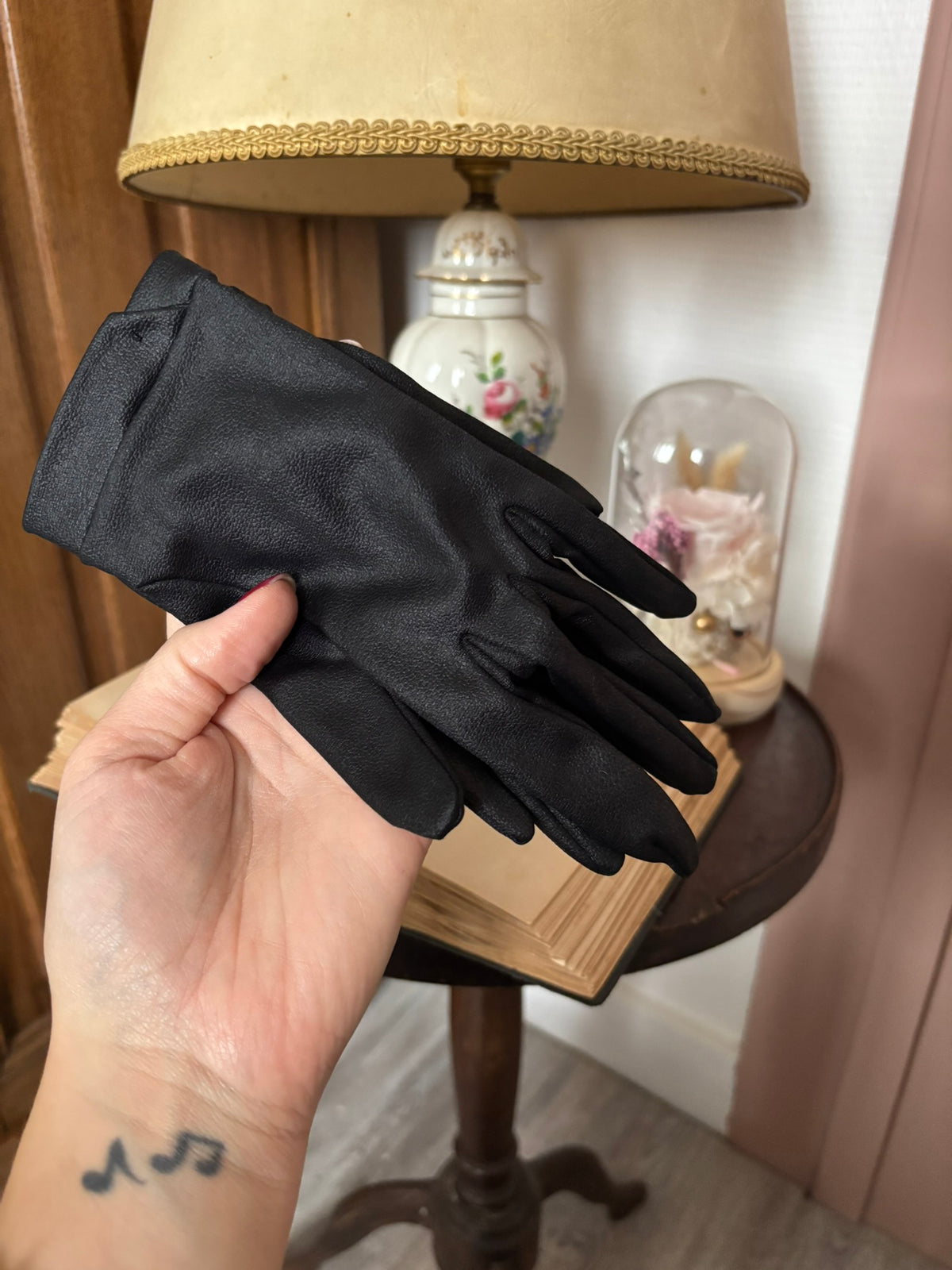 Elegant vintage black gloves – Size 6½/7 – 1960s/80s